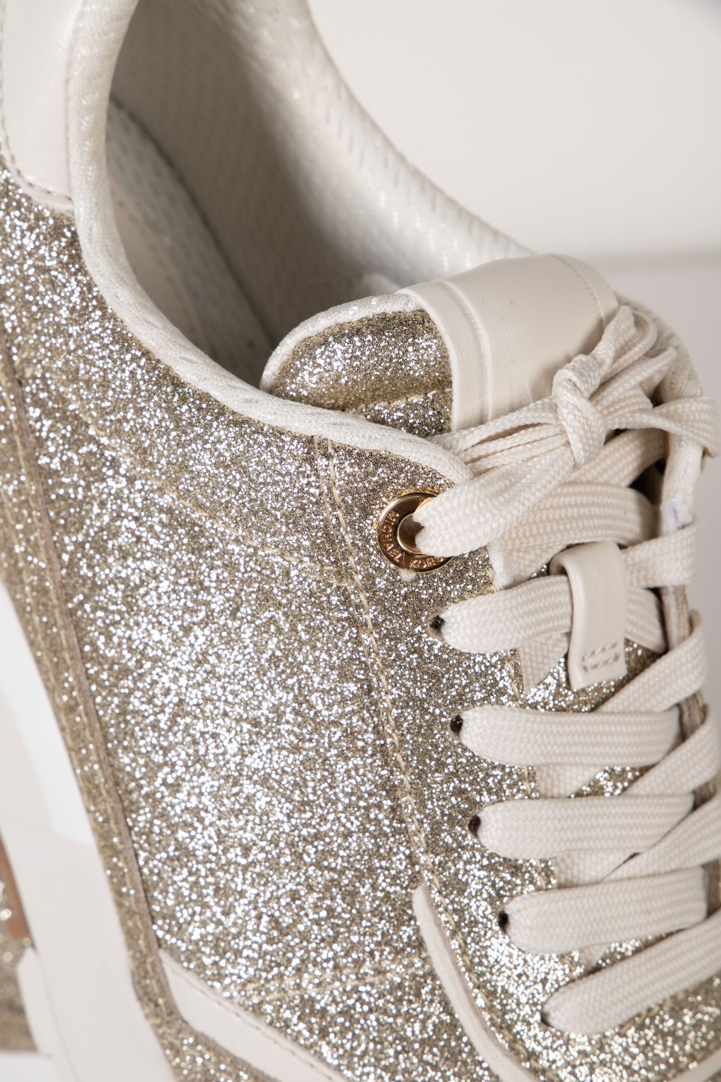 NOVA TRAINER PALE GOLD 4