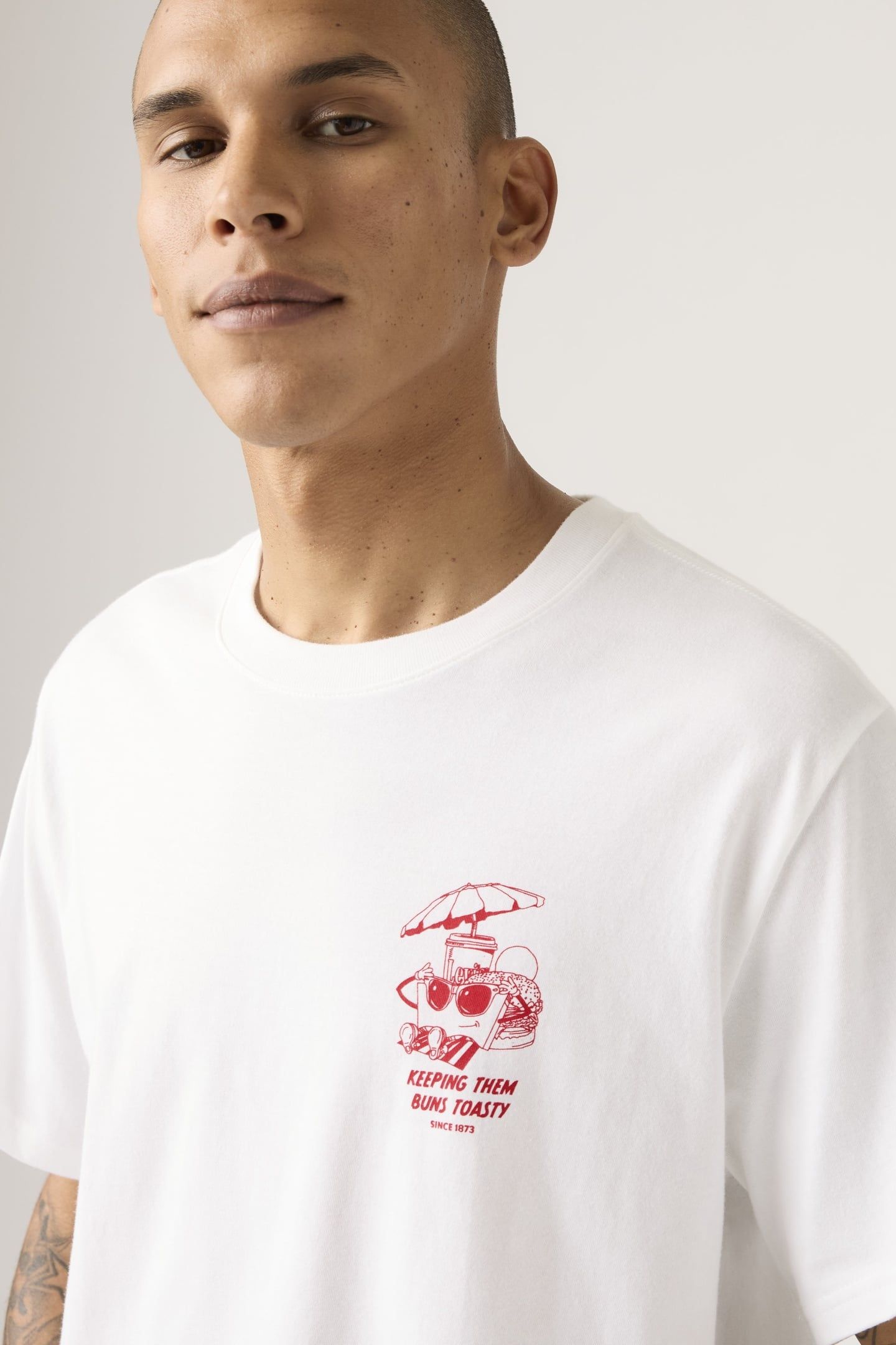 SS RELAXED FIT TEE LS FRESH WHITE PLUS 6