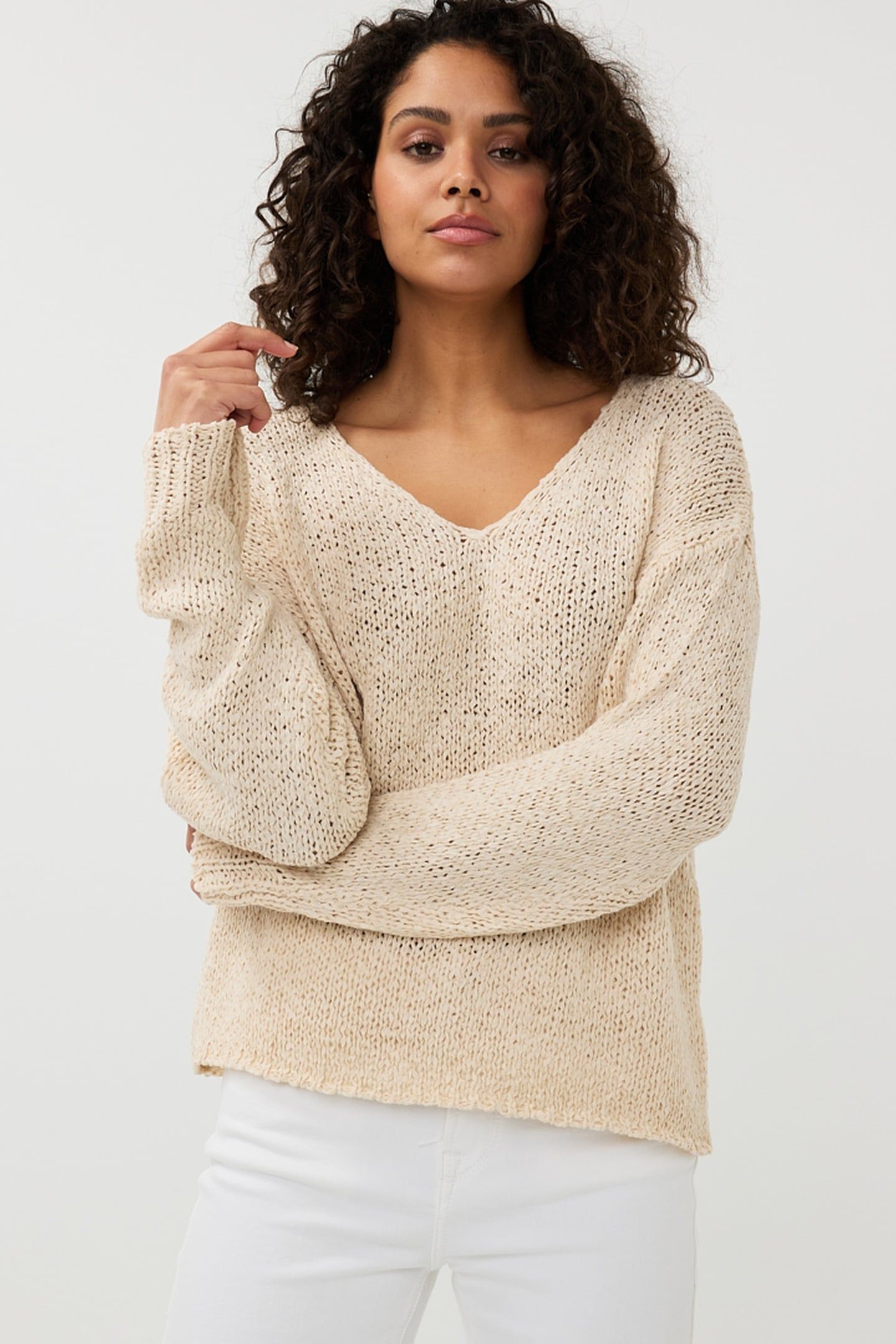 SWEATER V-NECK TAPE YARN SAND 2