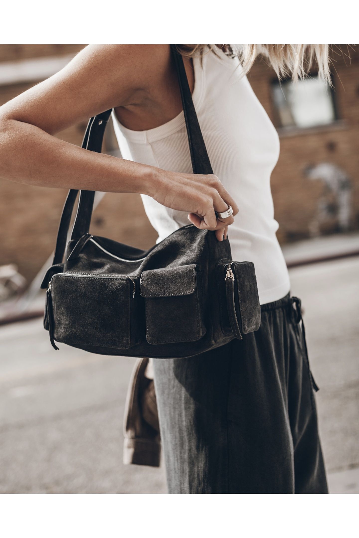 THE DARK SUEDE MINOU BAG 1
