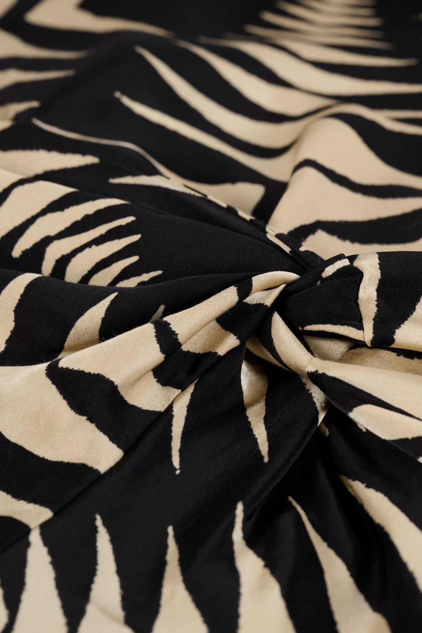 ROBE NAUDE NOIR 3