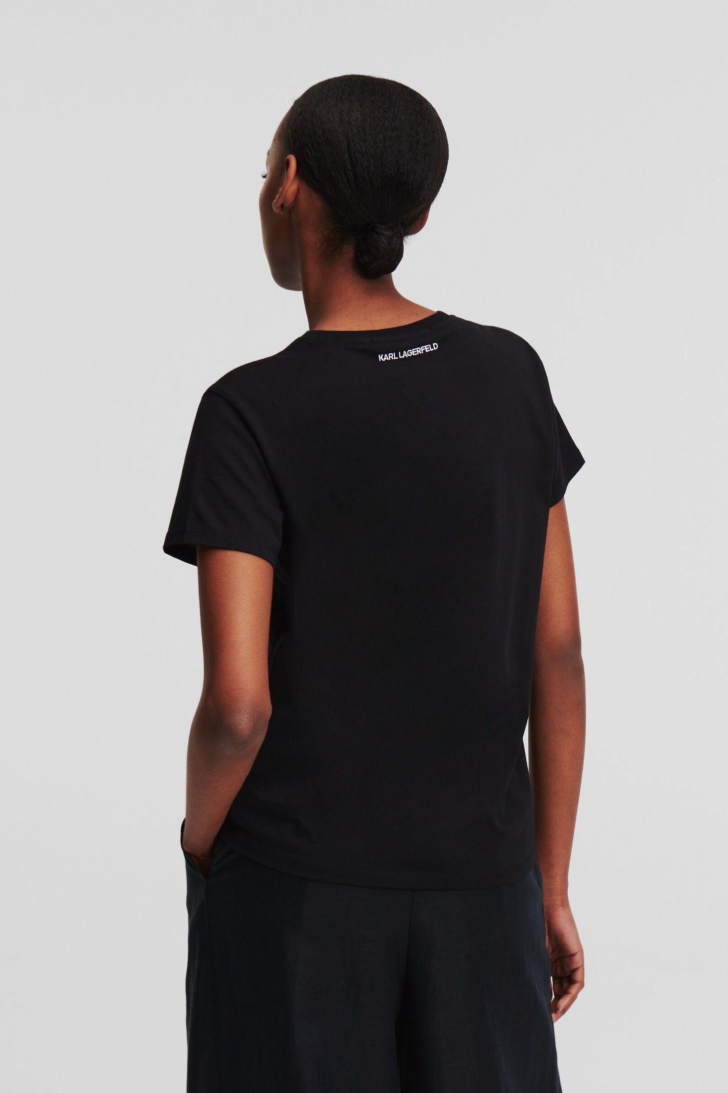 ESSENTIAL T-SHIRT BLACK 2