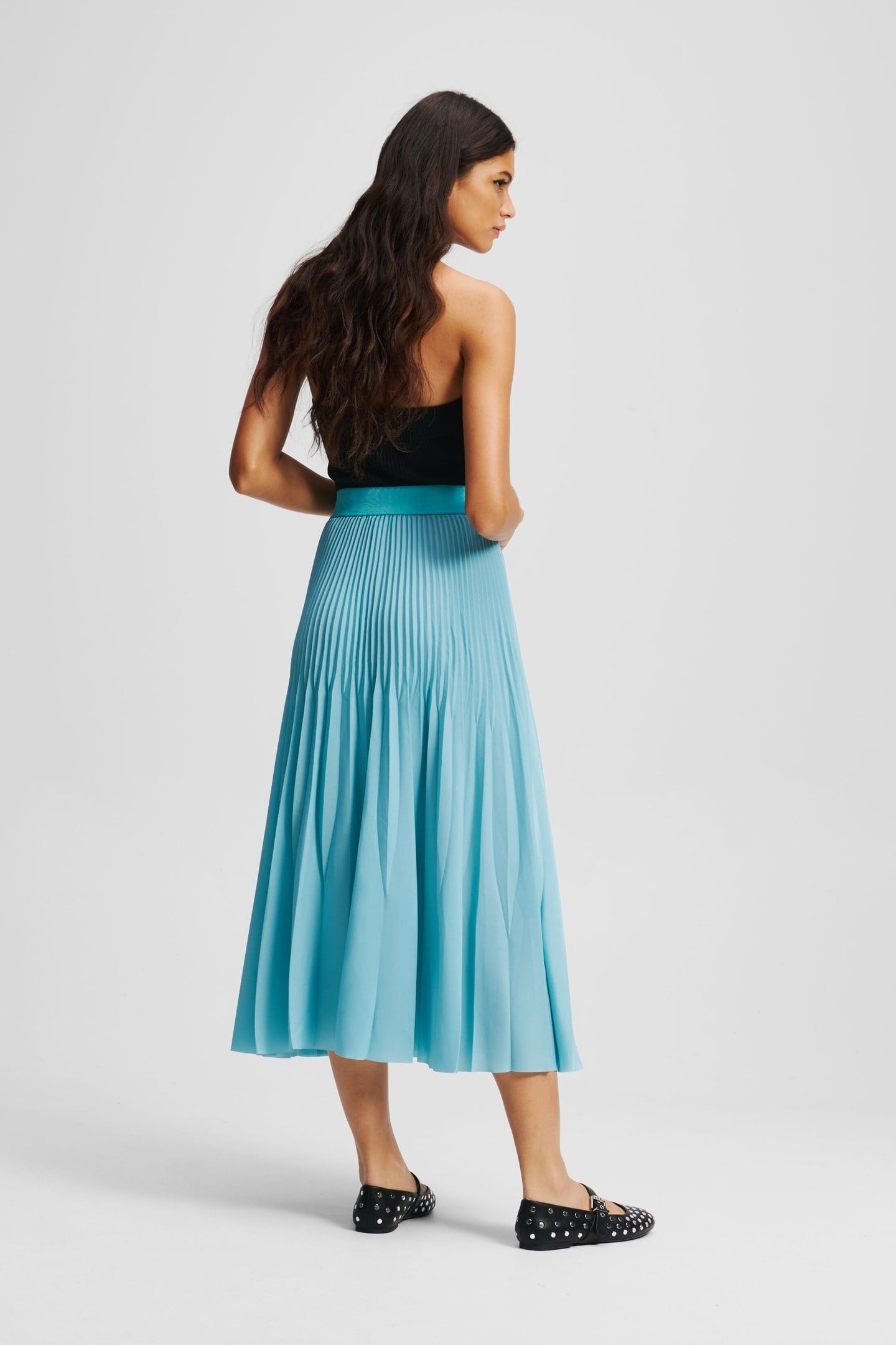 COMMERCIAL PLEATED SKIRT STILL WATER 3