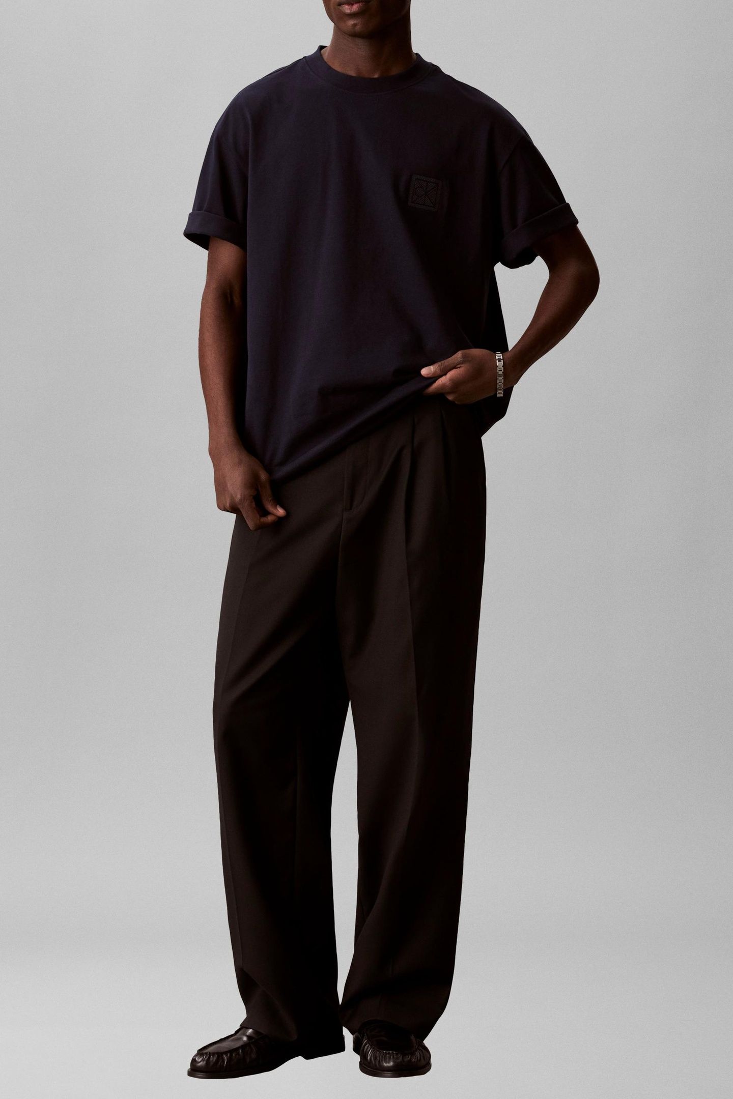 SS RELAXED 16S EMBRD TEE DARK SAPPHIRE 2