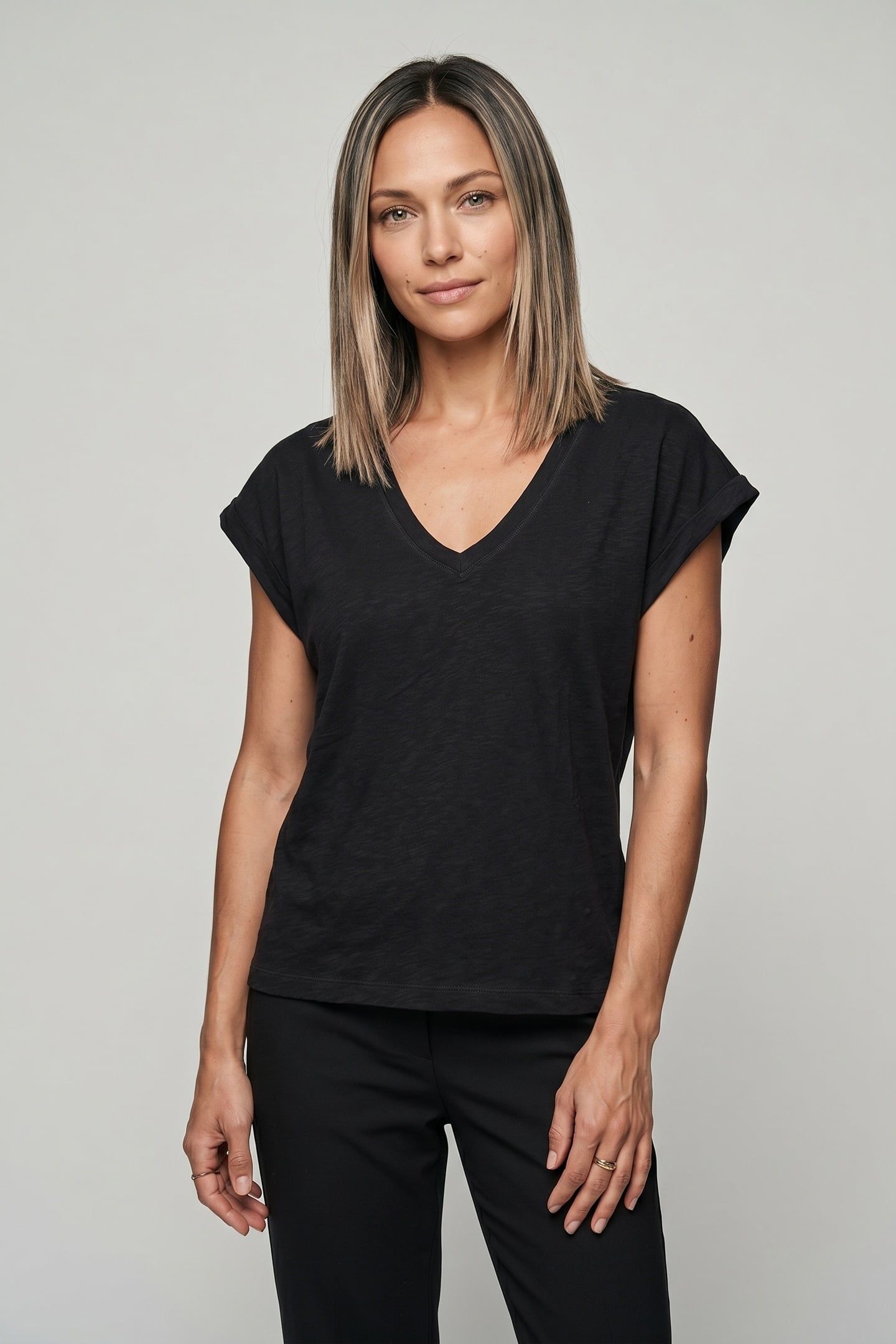 SLUB V-NECK T-SHIRT BLACK 1