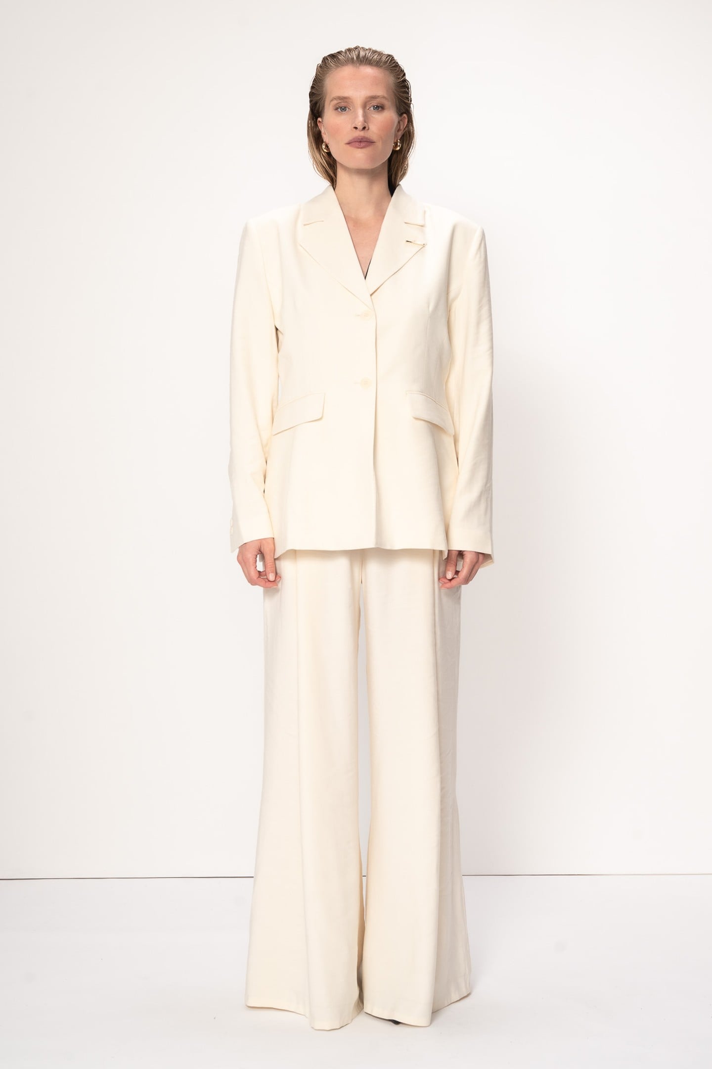 NOE BLAZER COCONUT MILK 1