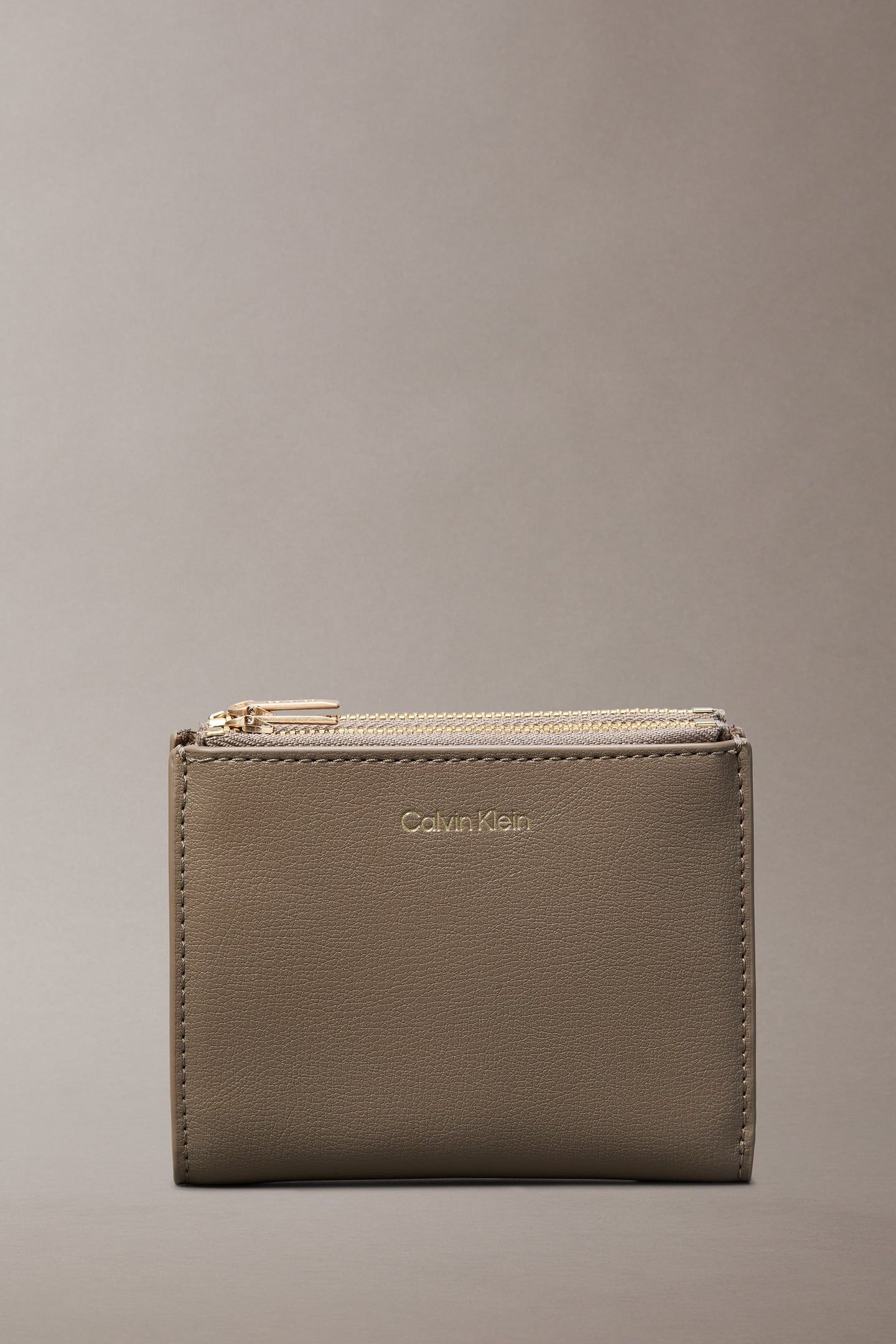 FOIL LOGO TOP ZIP CARDHOLDER DESERT TAUPE 1