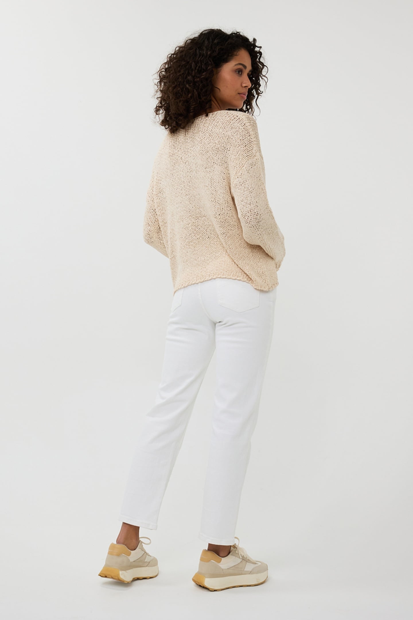 SWEATER V-NECK TAPE YARN SAND 4