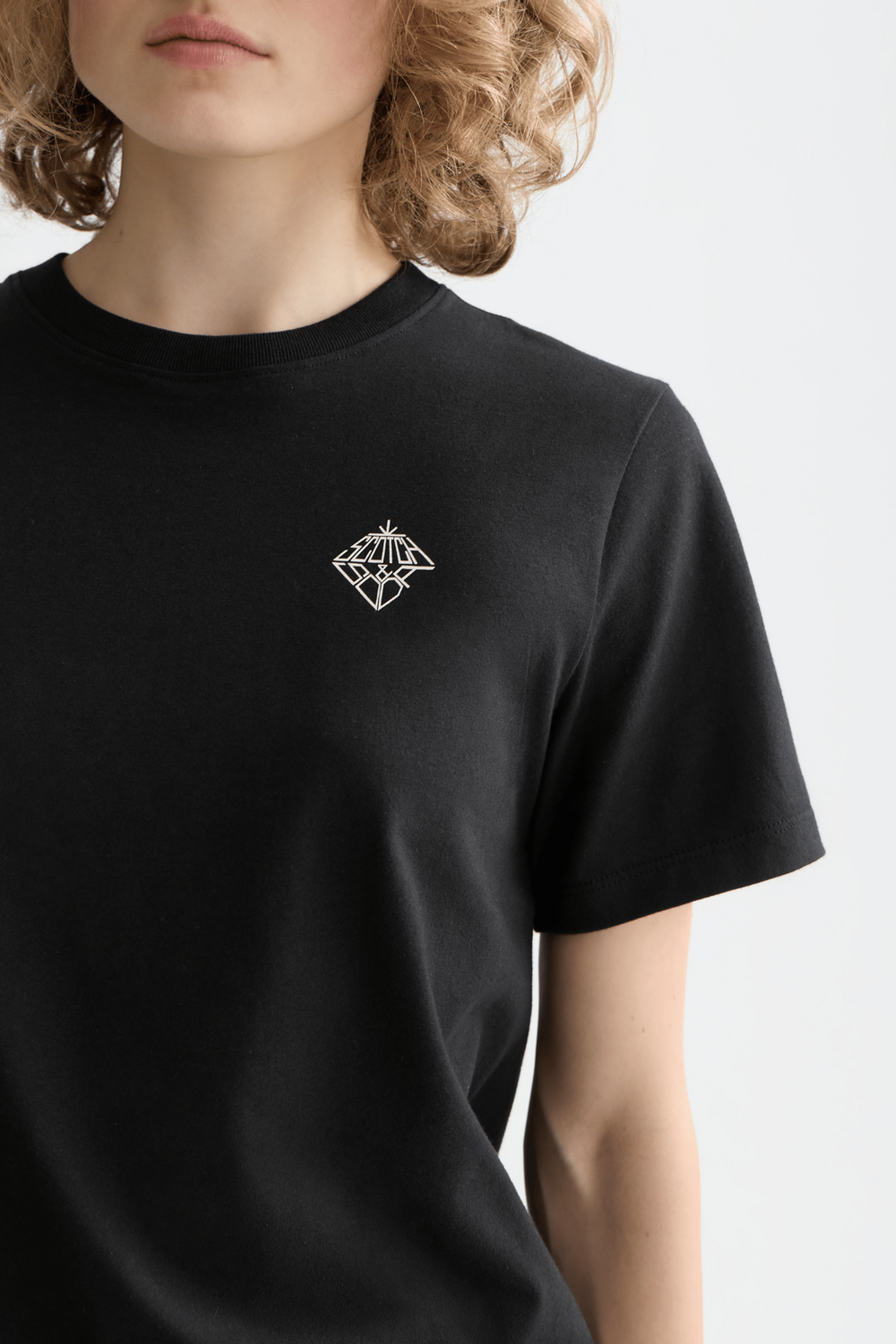 CHEST ARTWORK REGULAR T-SHIRT BLACK 6