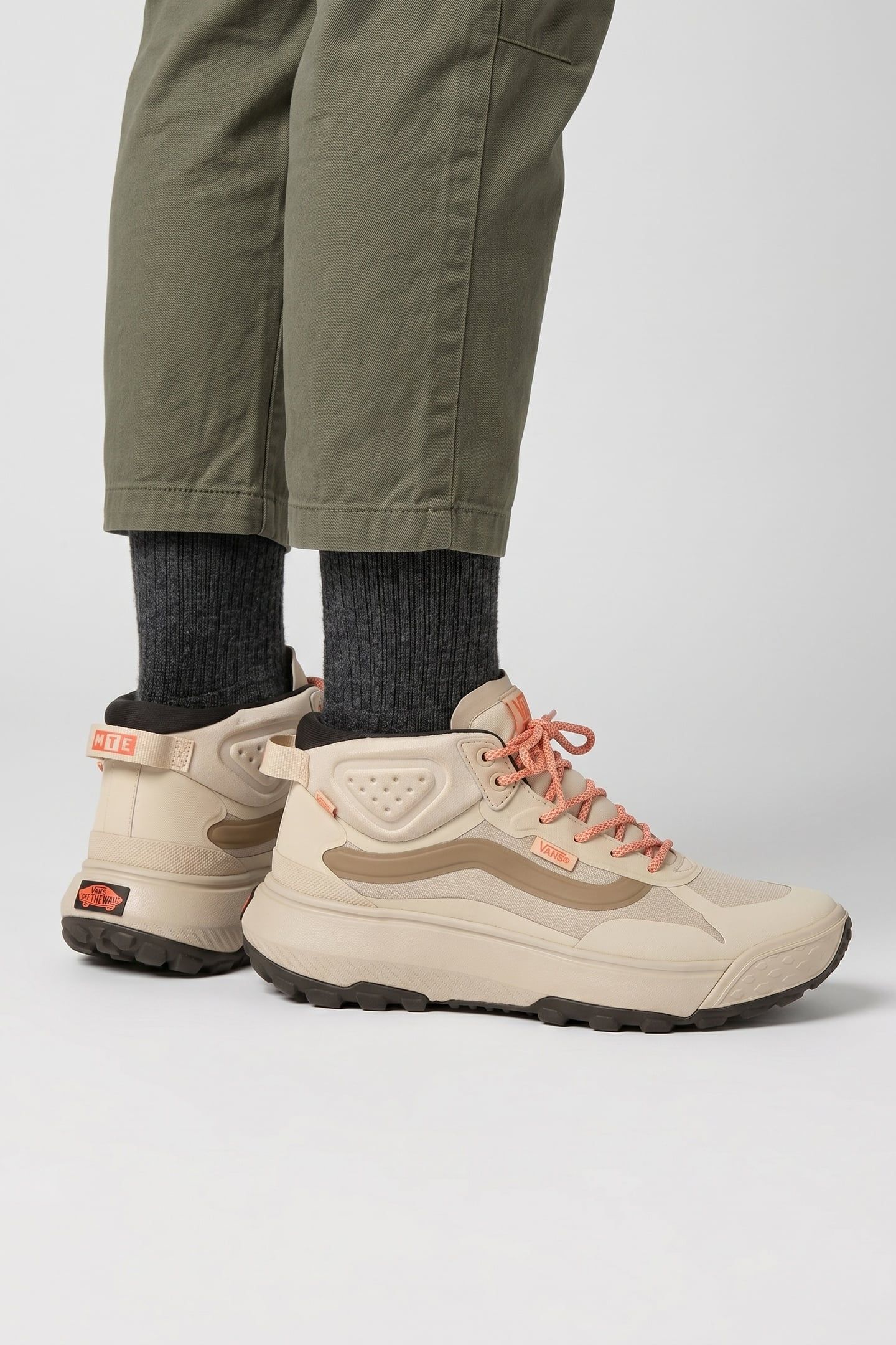 UNISEX CROSSPATH MID CORAL SANDS 3