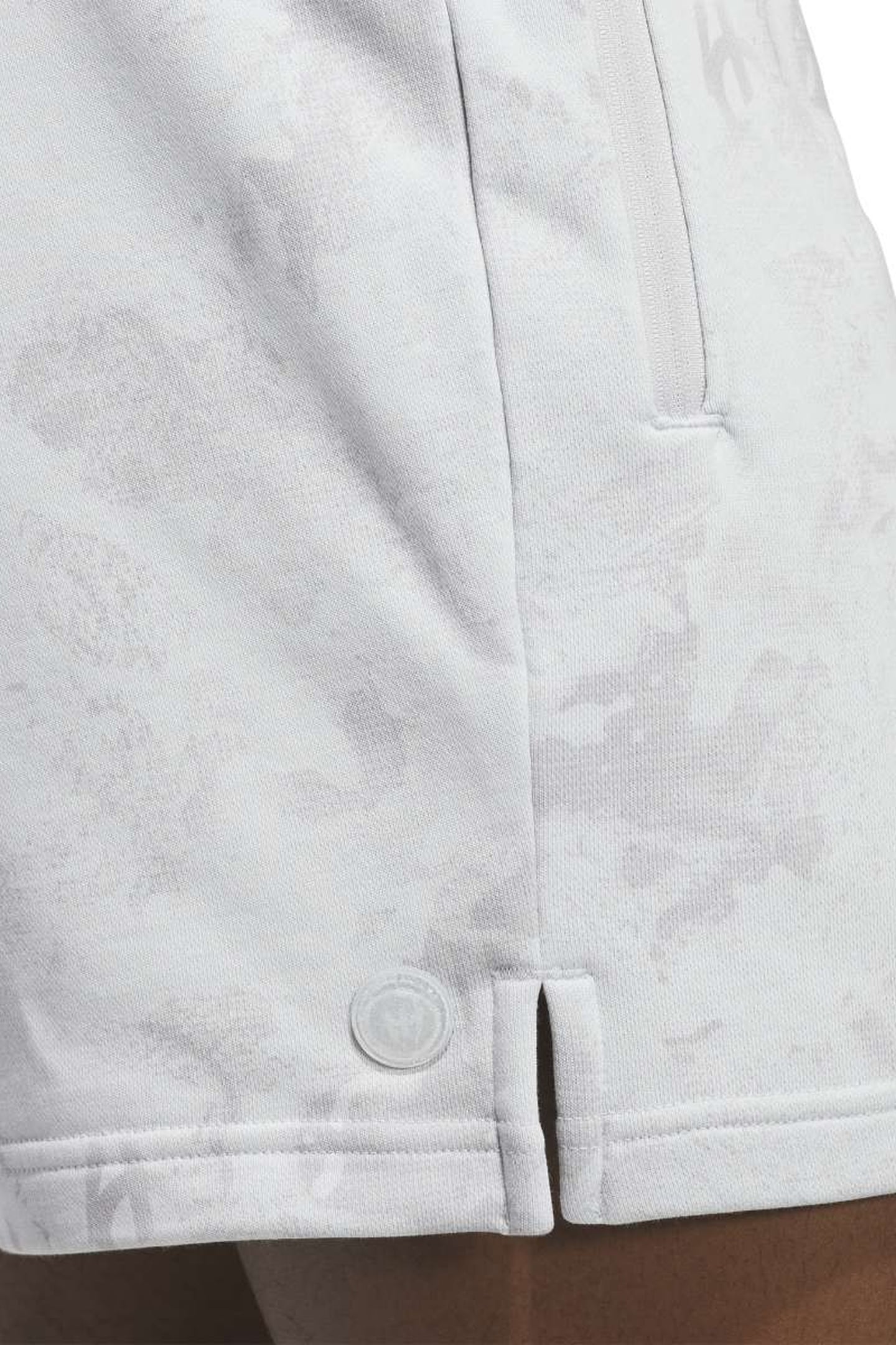 UNISEX SPORTSWEAR MAHOMES TOO COLD FRENCH TERRY SHORT CLEAR  5