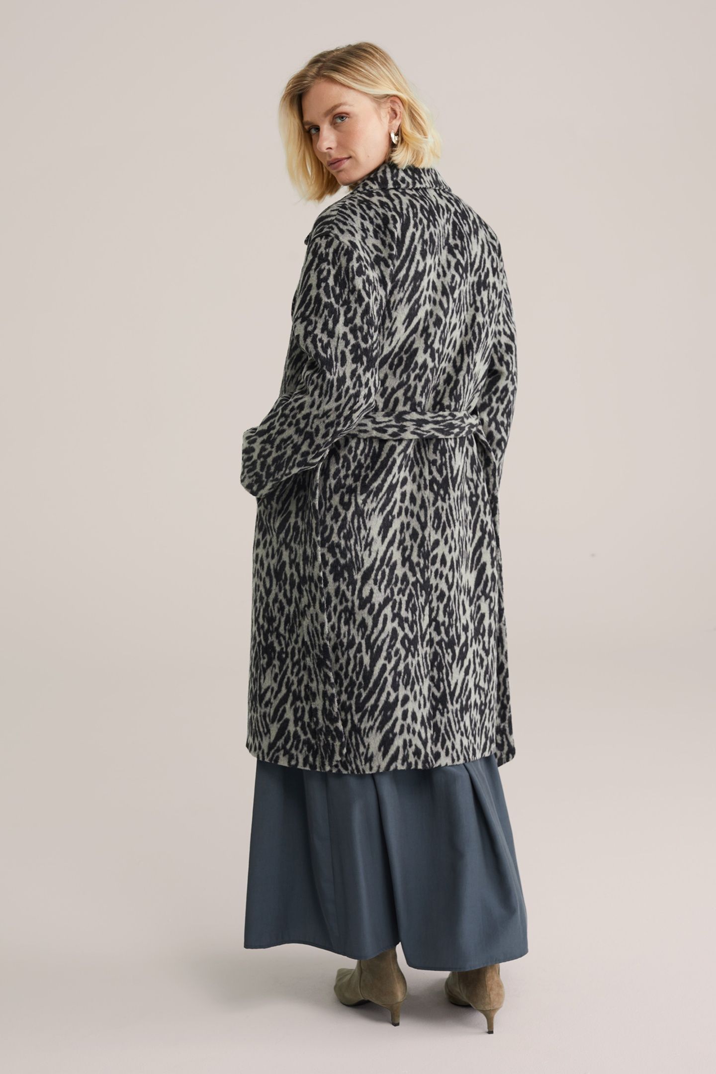 COAT GREY 4
