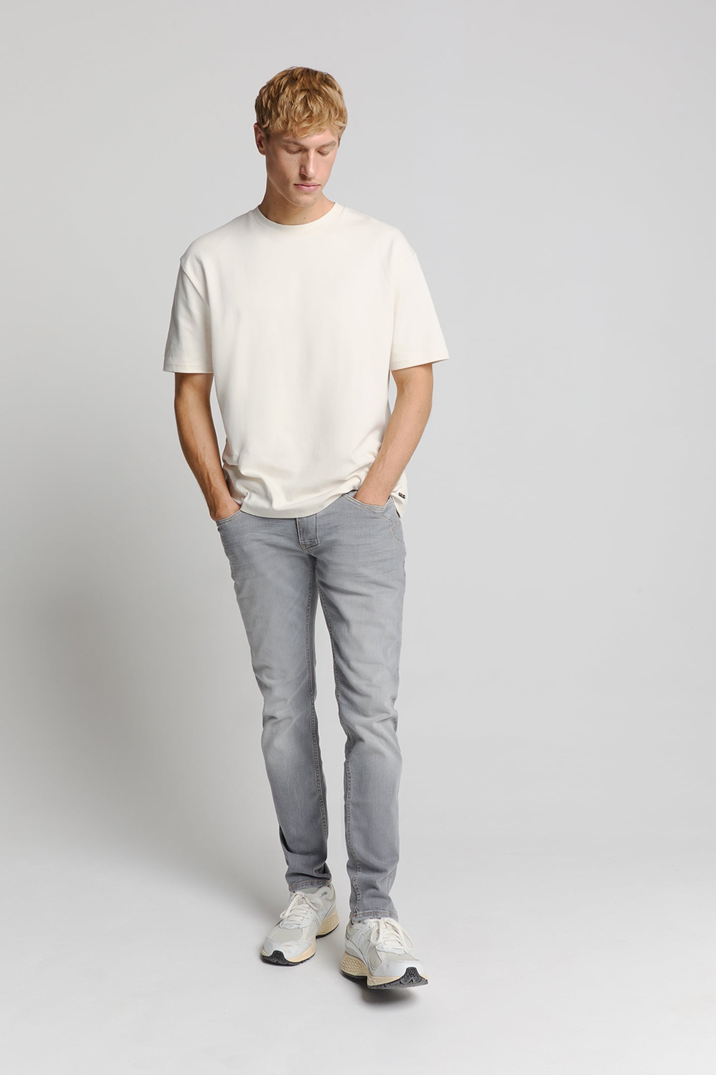 DENIM, TAPERED 712, LIGHT GREY, STRETCH LIGHT GREY DENIM 1