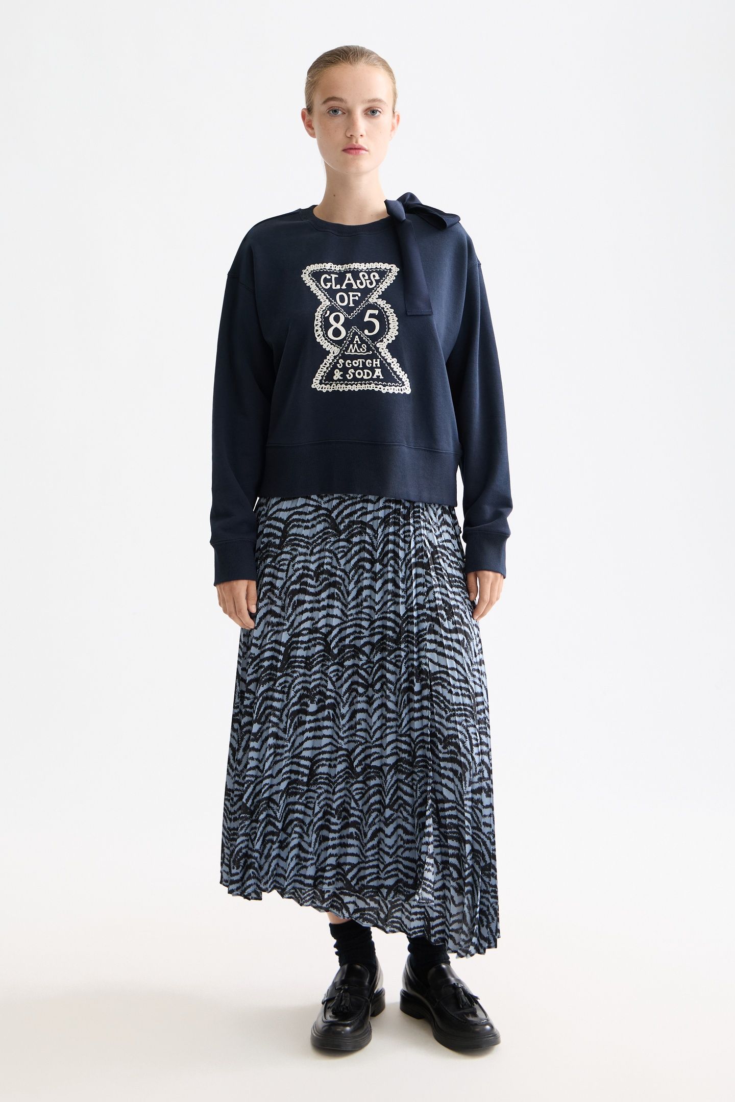 ELEVATED ARTWORK SWEATER SKY CAPTAIN 2