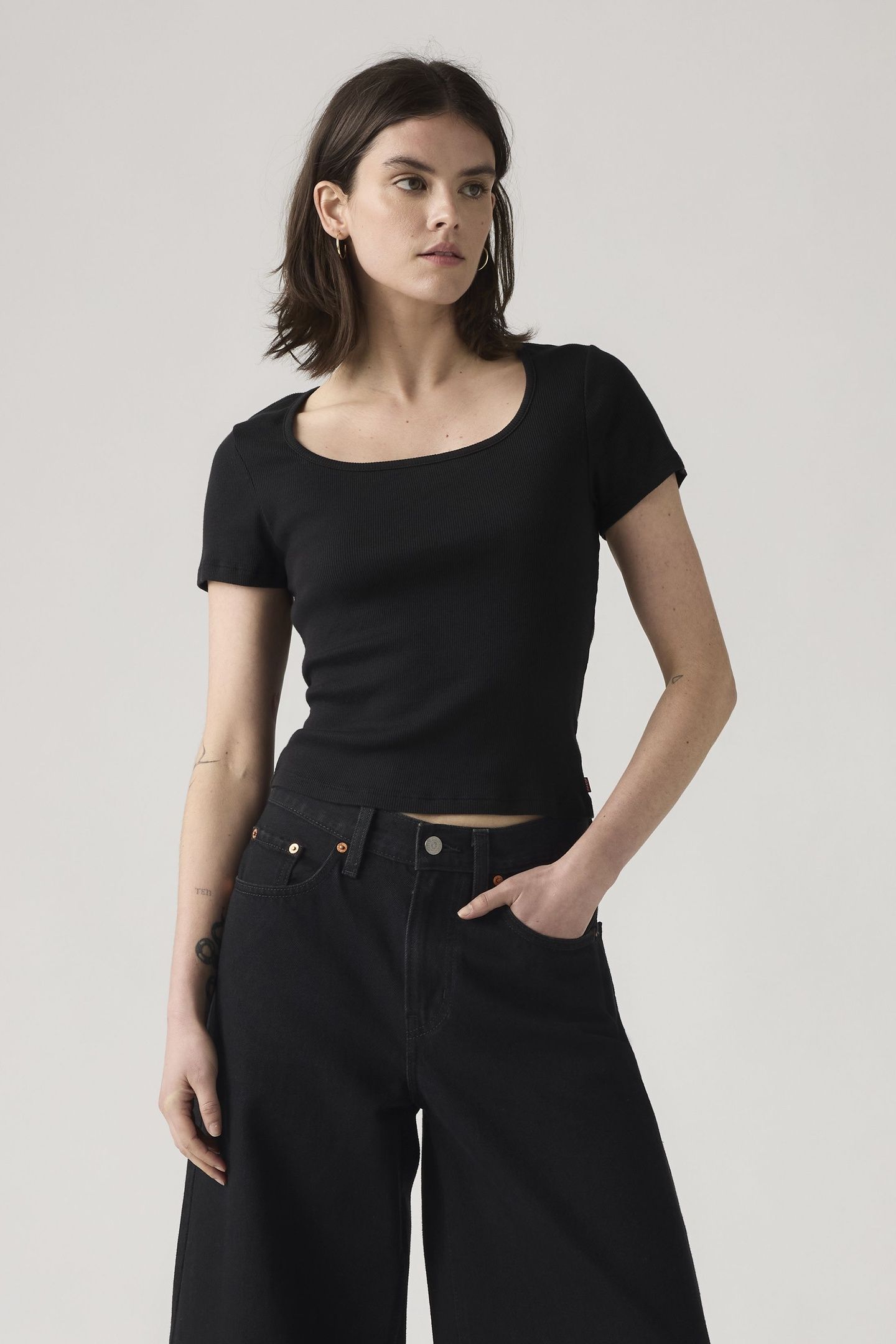 ESSENTIAL SQUARE NECK TEE 3