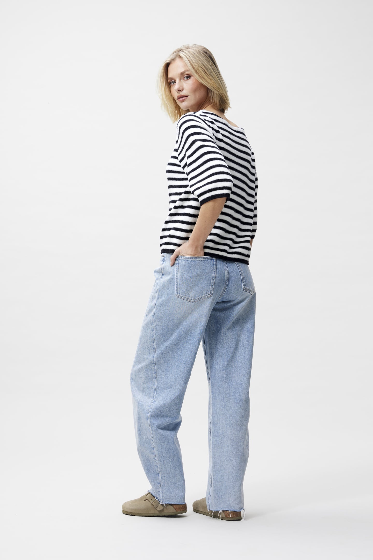SHORT SLEEVE SOFT STRIPED KNIT BLACK 3
