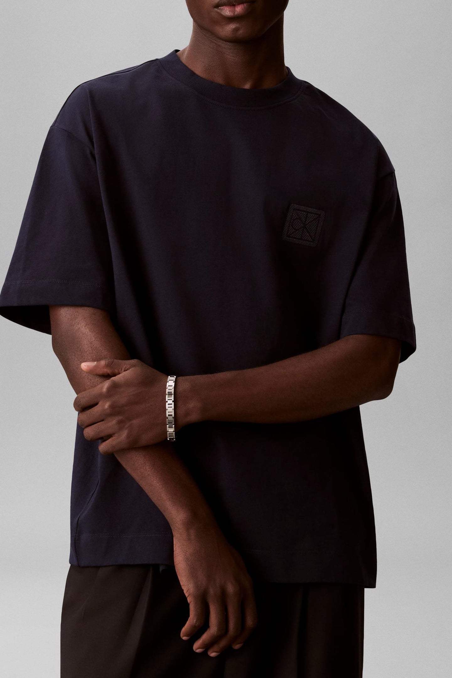 SS RELAXED 16S EMBRD TEE DARK SAPPHIRE 1