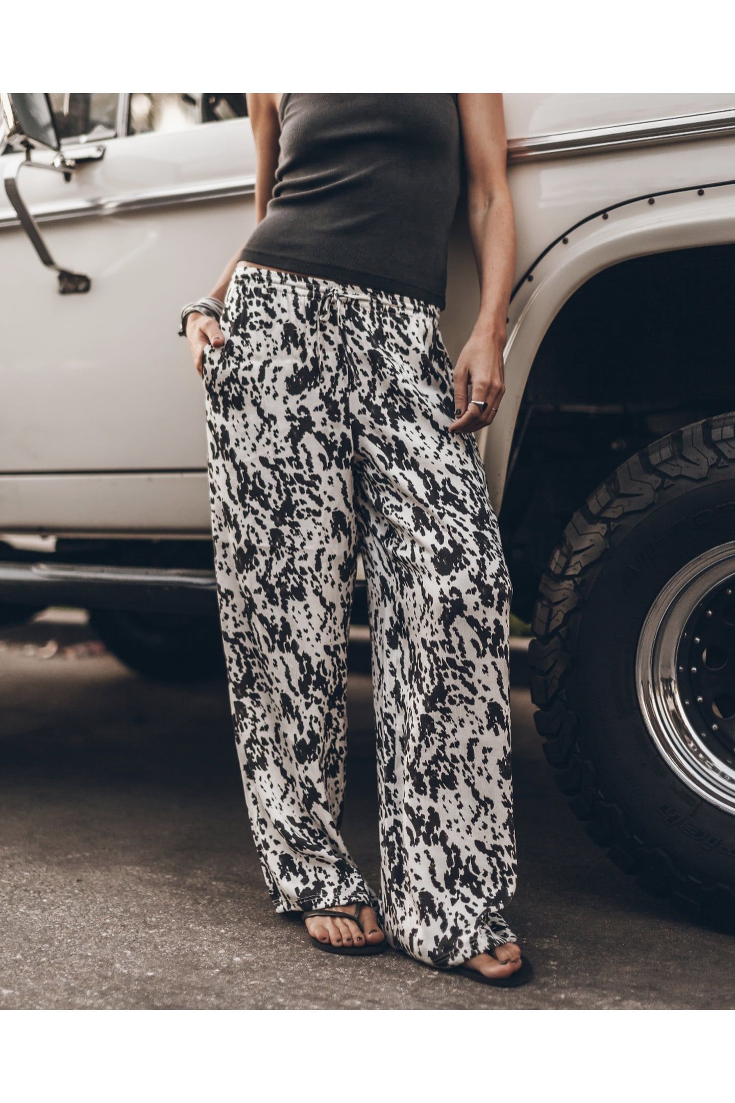 THE DALMATIAN FLOWY PANTS 1