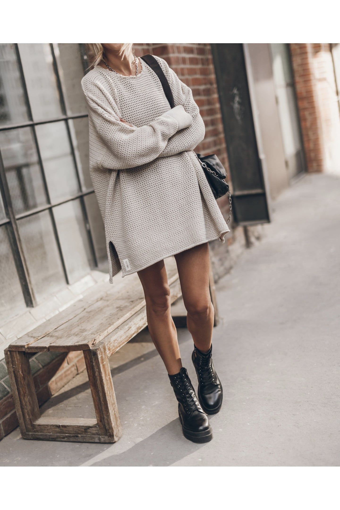 THE LIGHT LONG KNITTED SWEATER 1