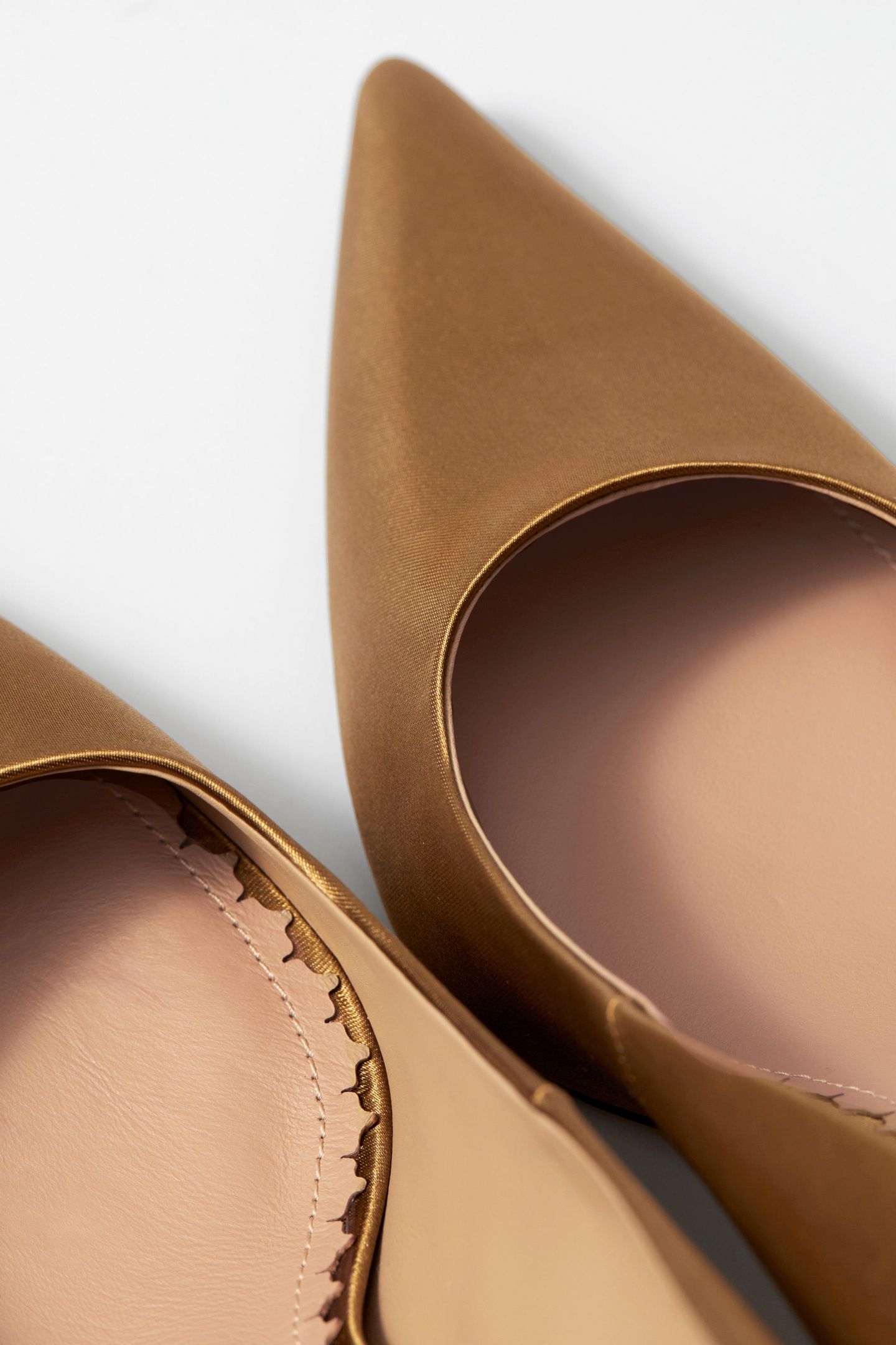 ALEENA PUMP GOLD 6