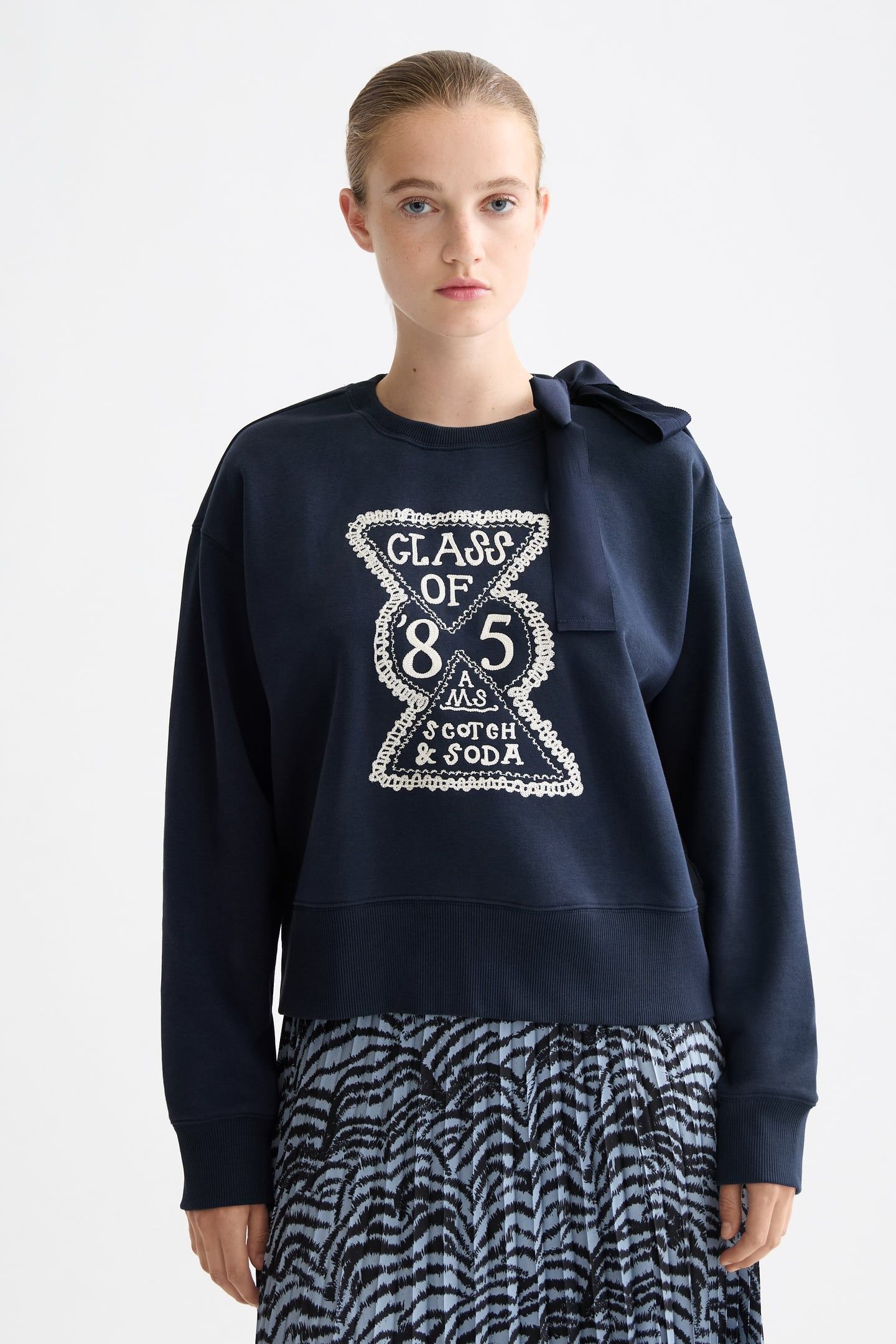 ELEVATED ARTWORK SWEATER SKY CAPTAIN 1