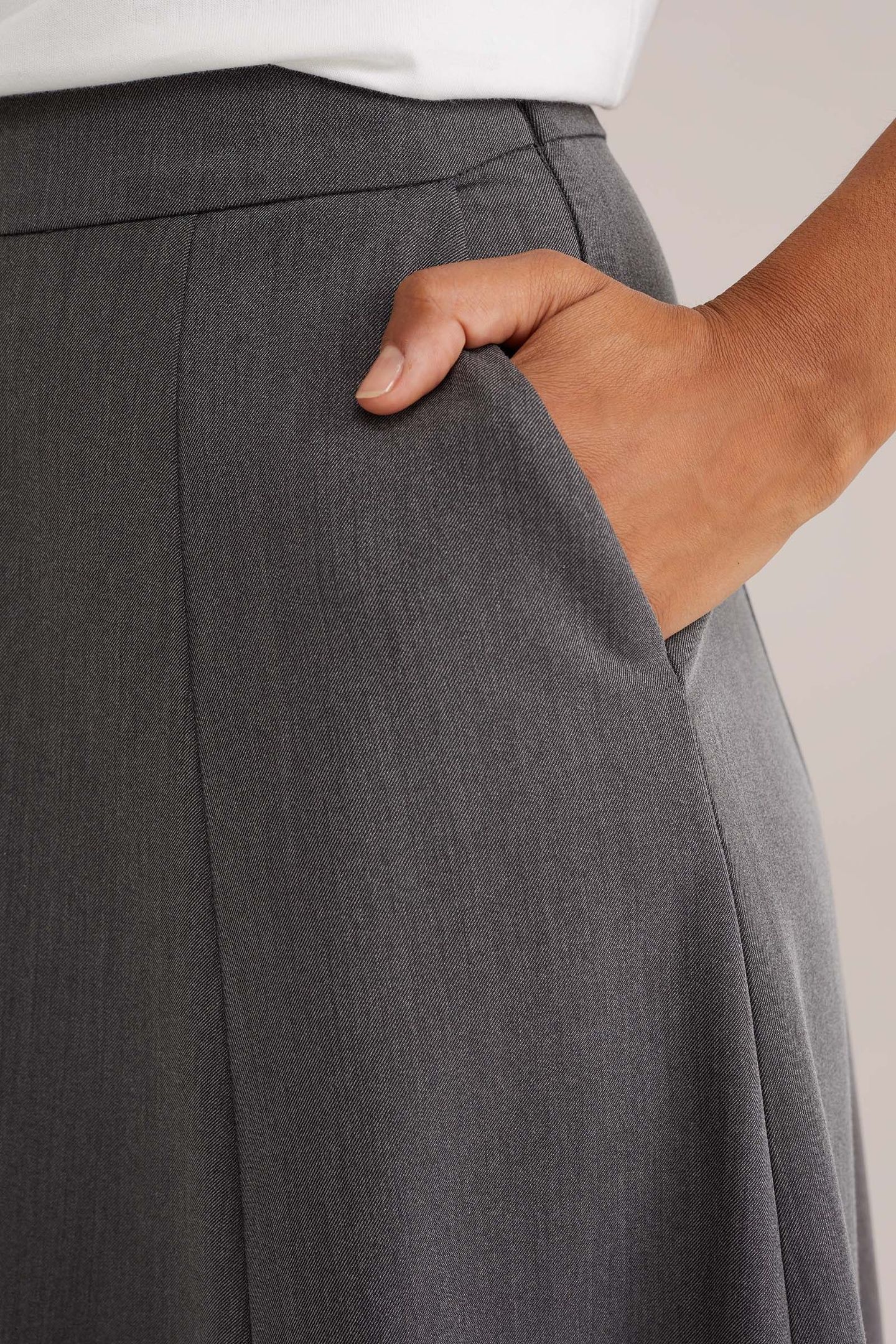 SKIRT MEDIUM LENGTH GREY 6