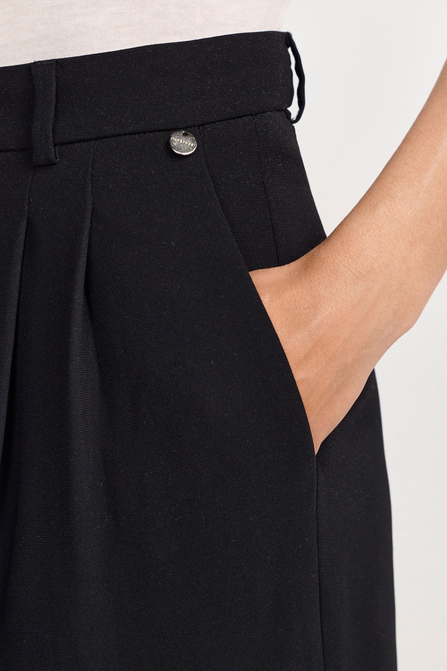 WIDE LEG PLEATED PANTS BLACK 4