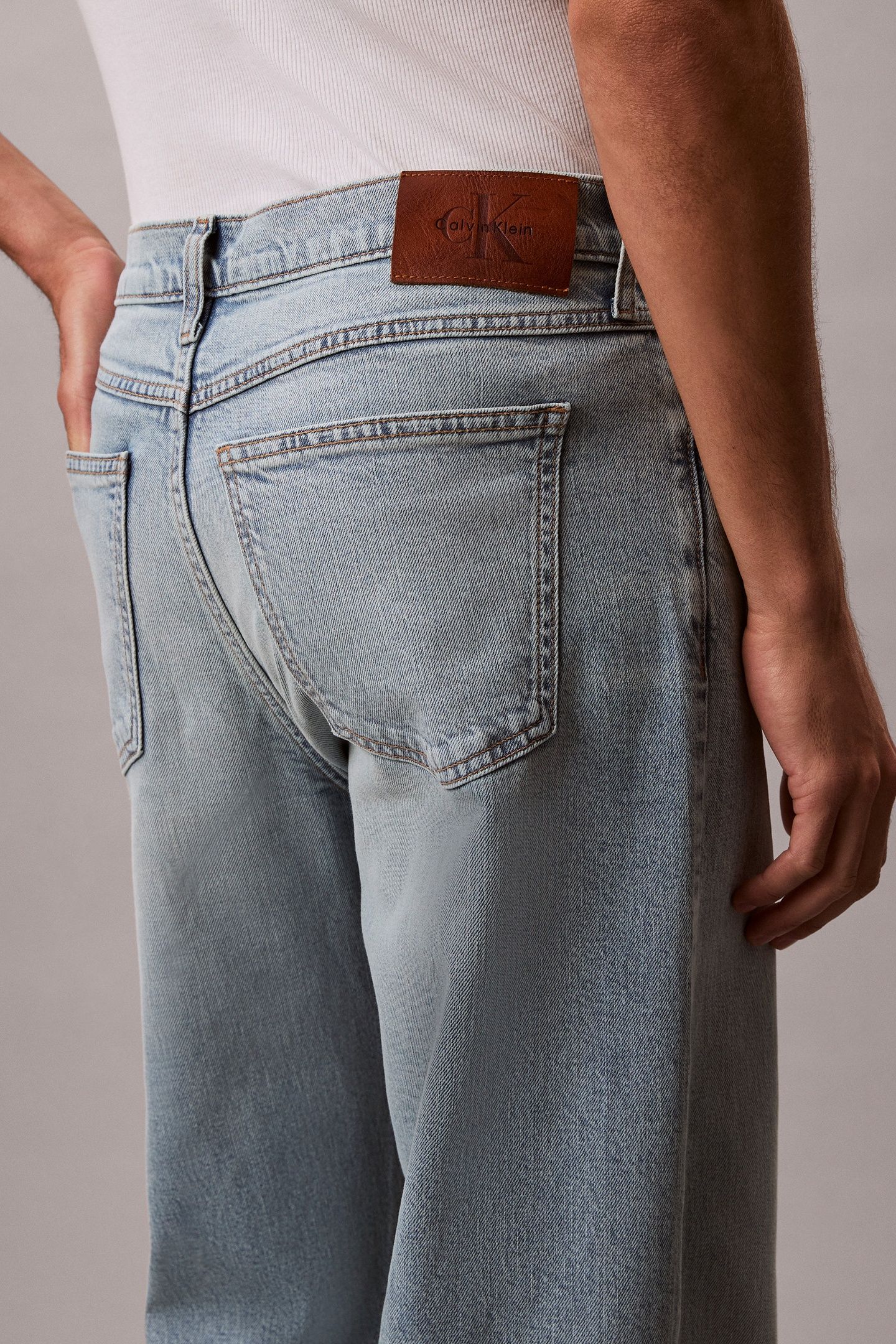 90S STRAIGHT JEANS SPOTLIGHT 6