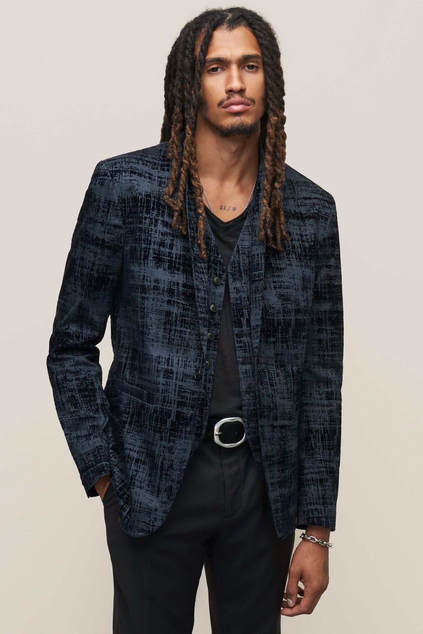 ONE BUTTON PEAK LAPEL SOF NAVY 1