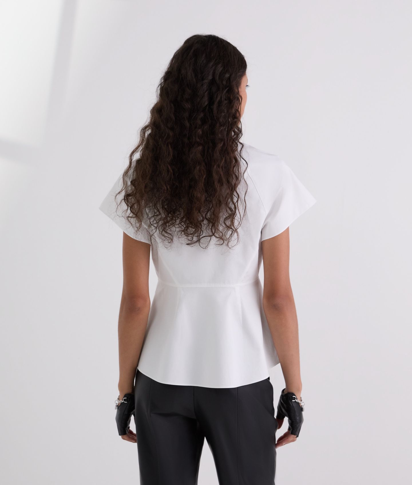FRONT RUFFLE SSLV POPLIN SHIRT WHITE 2