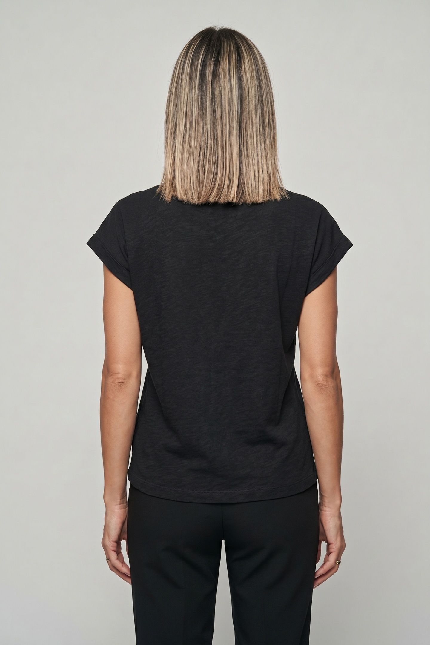 SLUB V-NECK T-SHIRT BLACK 2