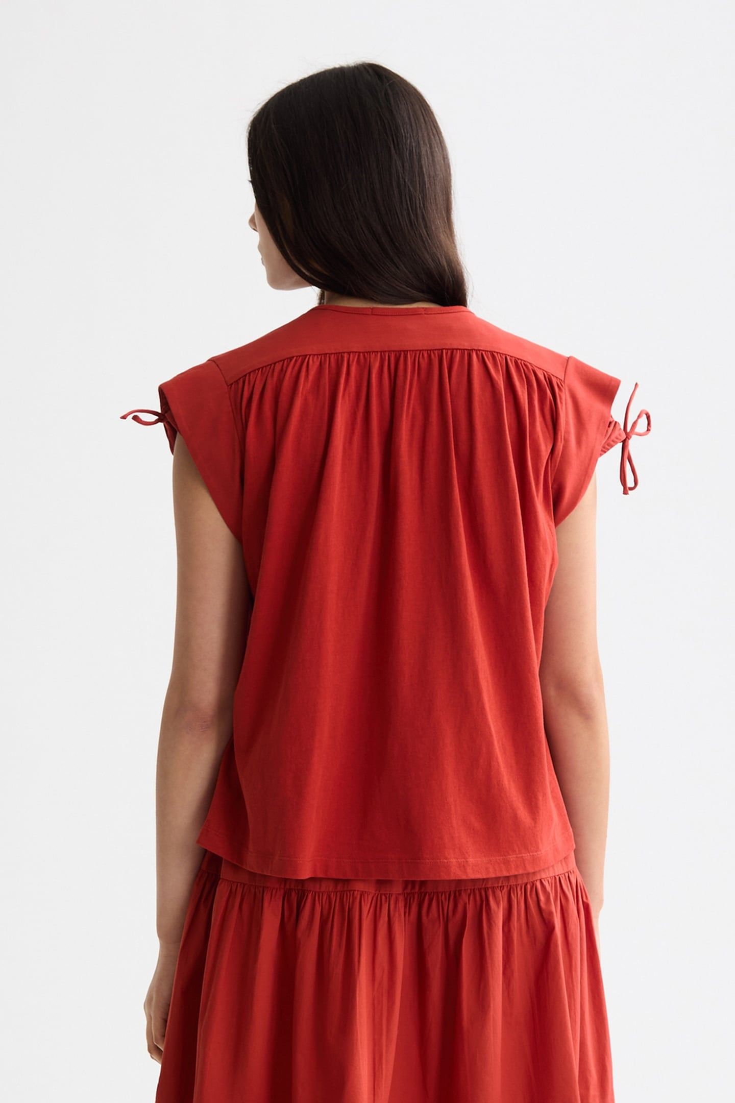 DRAPEY V-NECK T-SHIRT KETCHUP 3