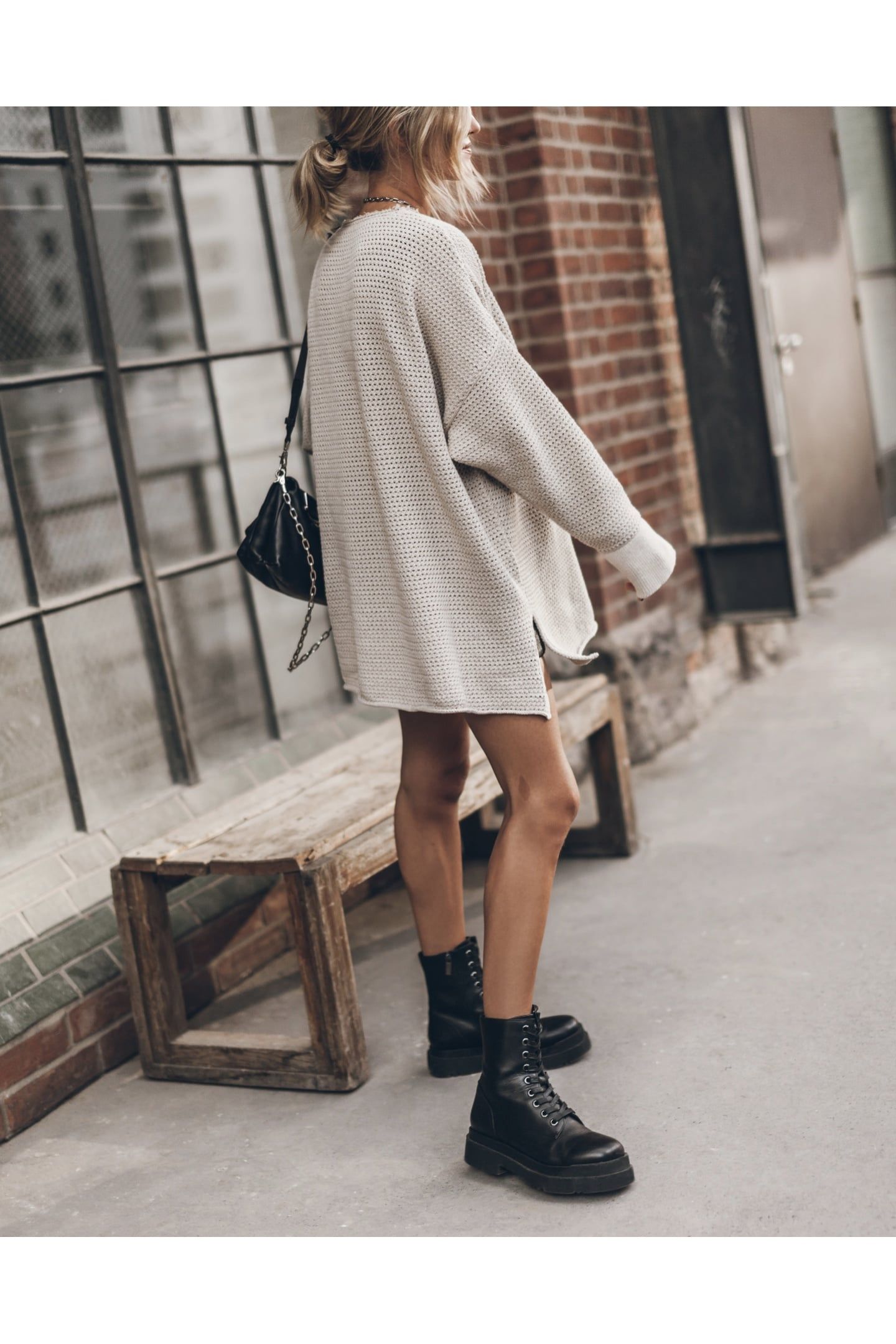 THE LIGHT LONG KNITTED SWEATER 2