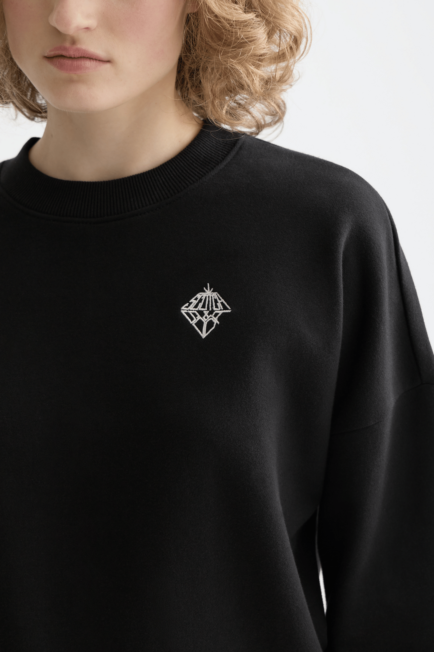EMBROIDERED LOGO SWEATSHIRT BLACK 6