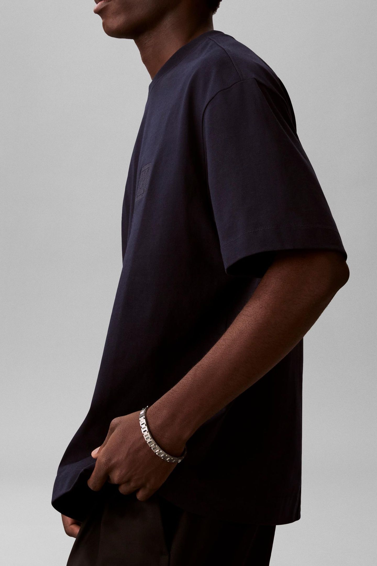 SS RELAXED 16S EMBRD TEE DARK SAPPHIRE 4