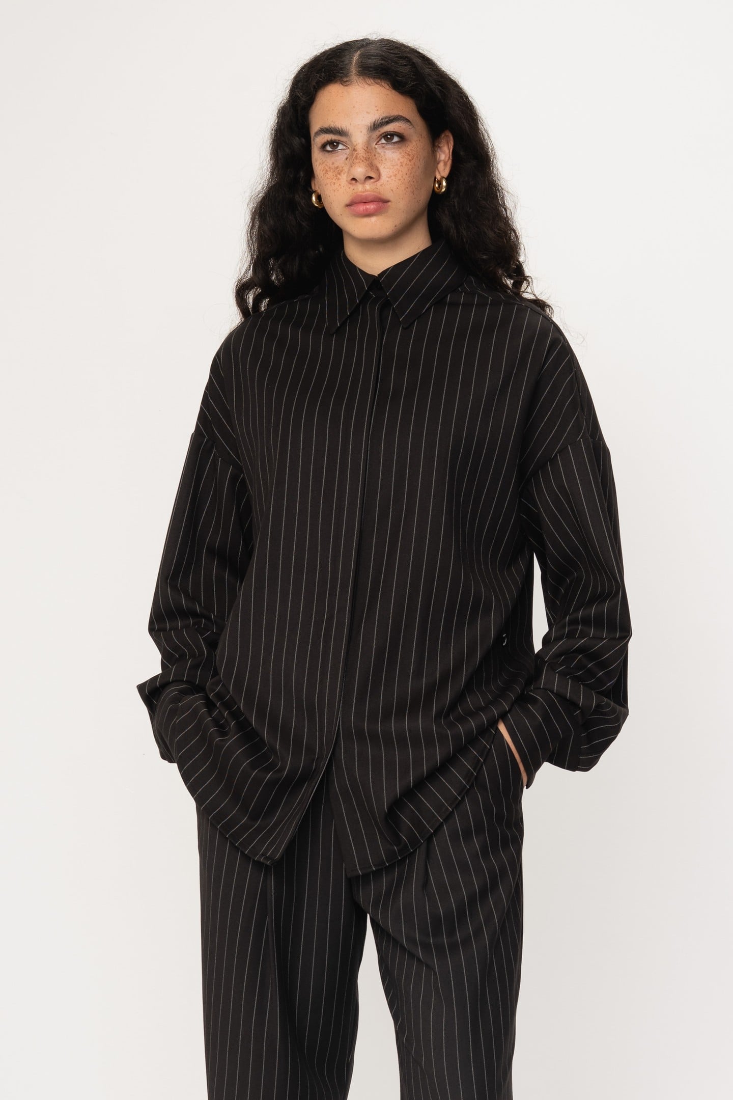 THUBAN TOP BLACK PINSTRIPE 1