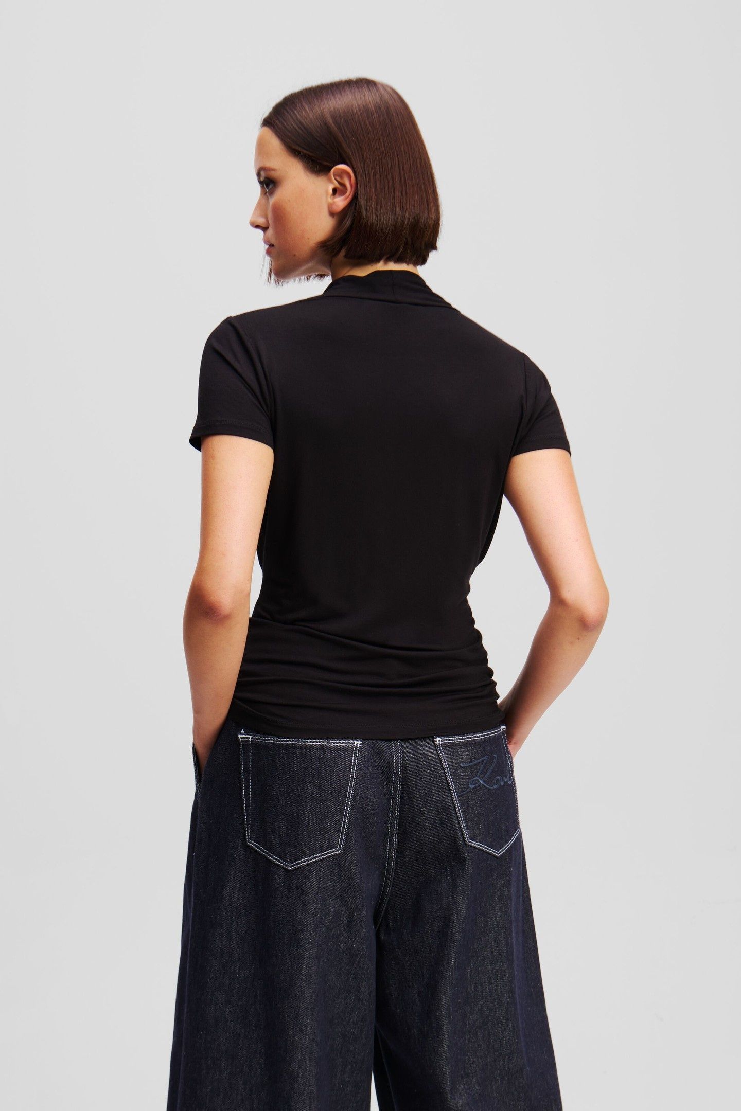 FEMININE T-SHIRT BLACK 2