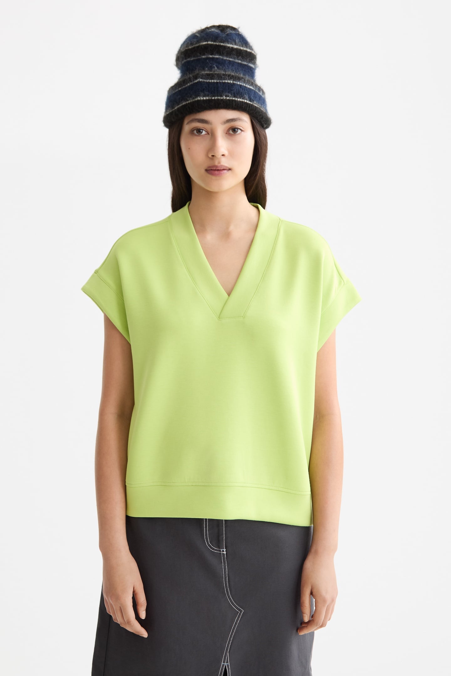 V-NECK SLEEVELESS MODAL SWEATSHIRT GREEN GLOW 1