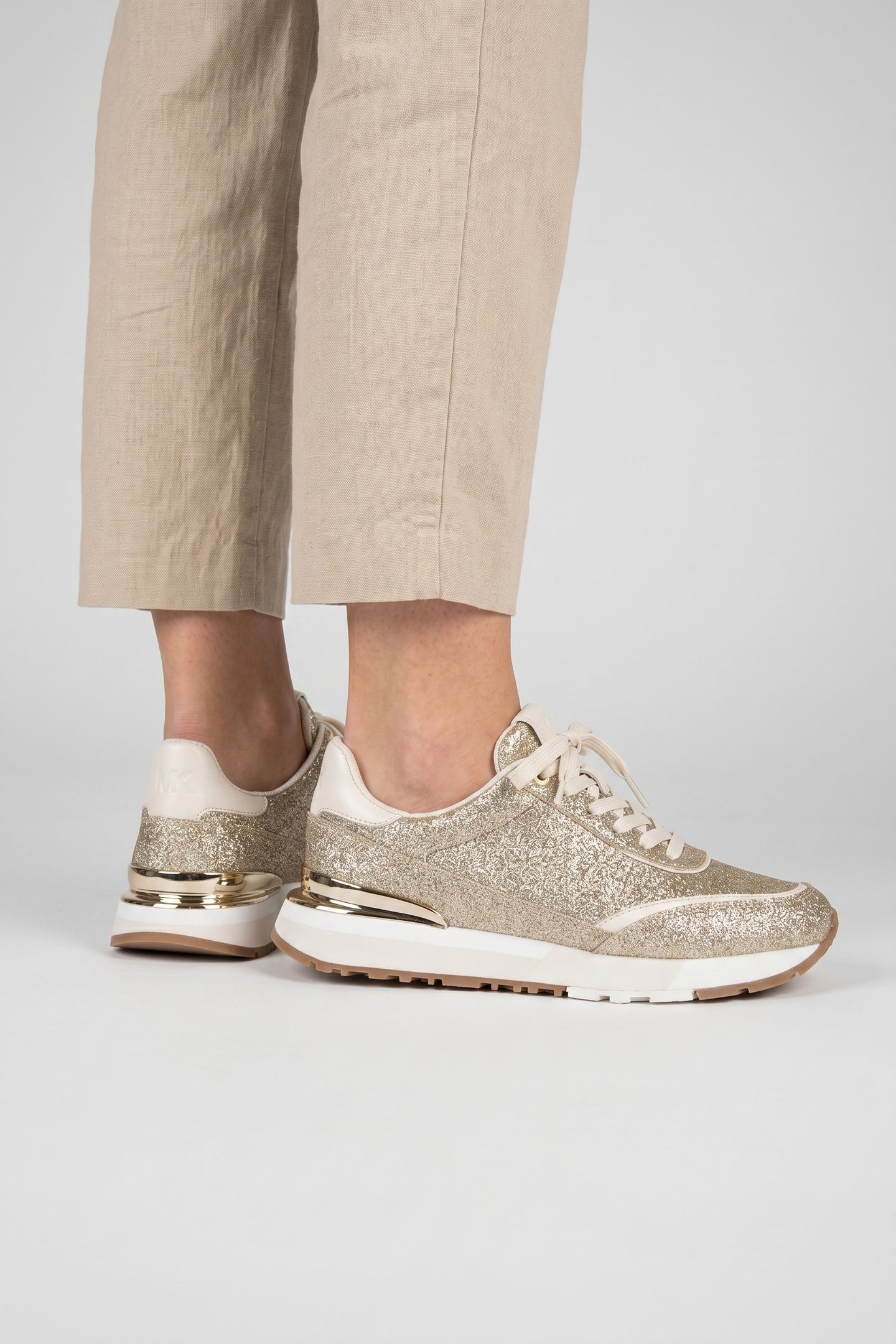 NOVA TRAINER PALE GOLD 3