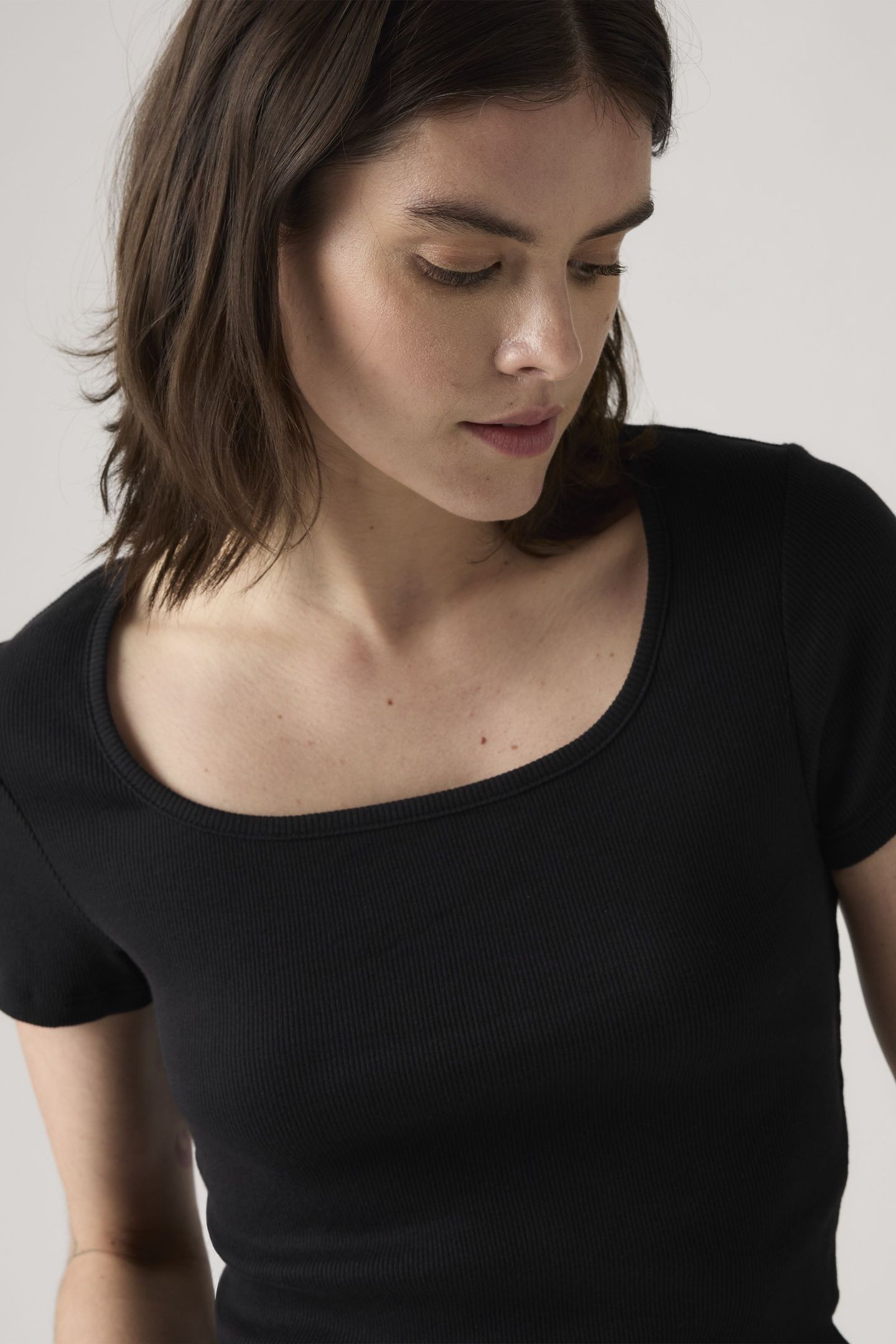 ESSENTIAL SQUARE NECK TEE 4