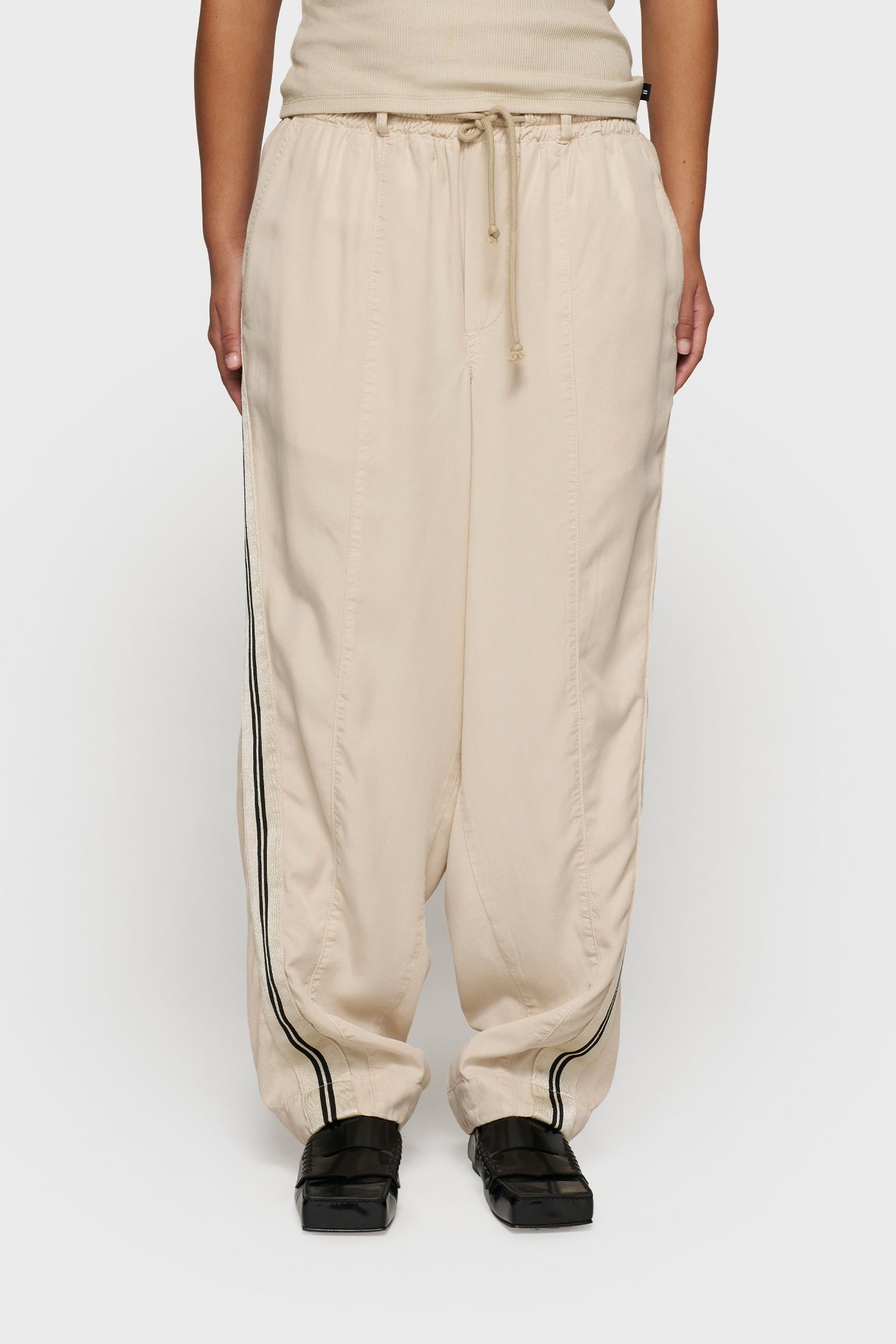 WIDE TAPERED PANTS TENCEL LIGHT EARTH 1