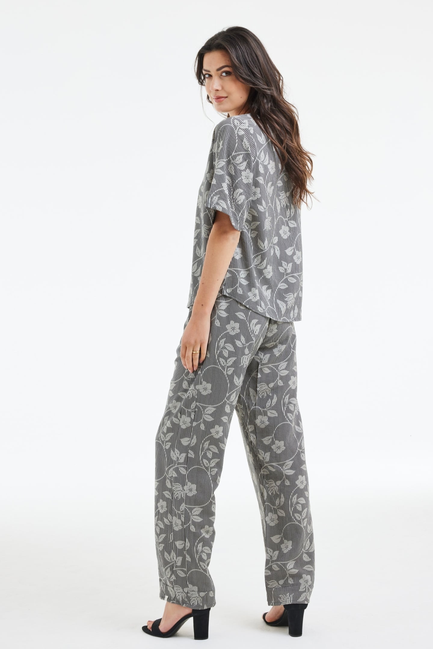 BLOUSE TESS BLACK BLOOM PRINT 3
