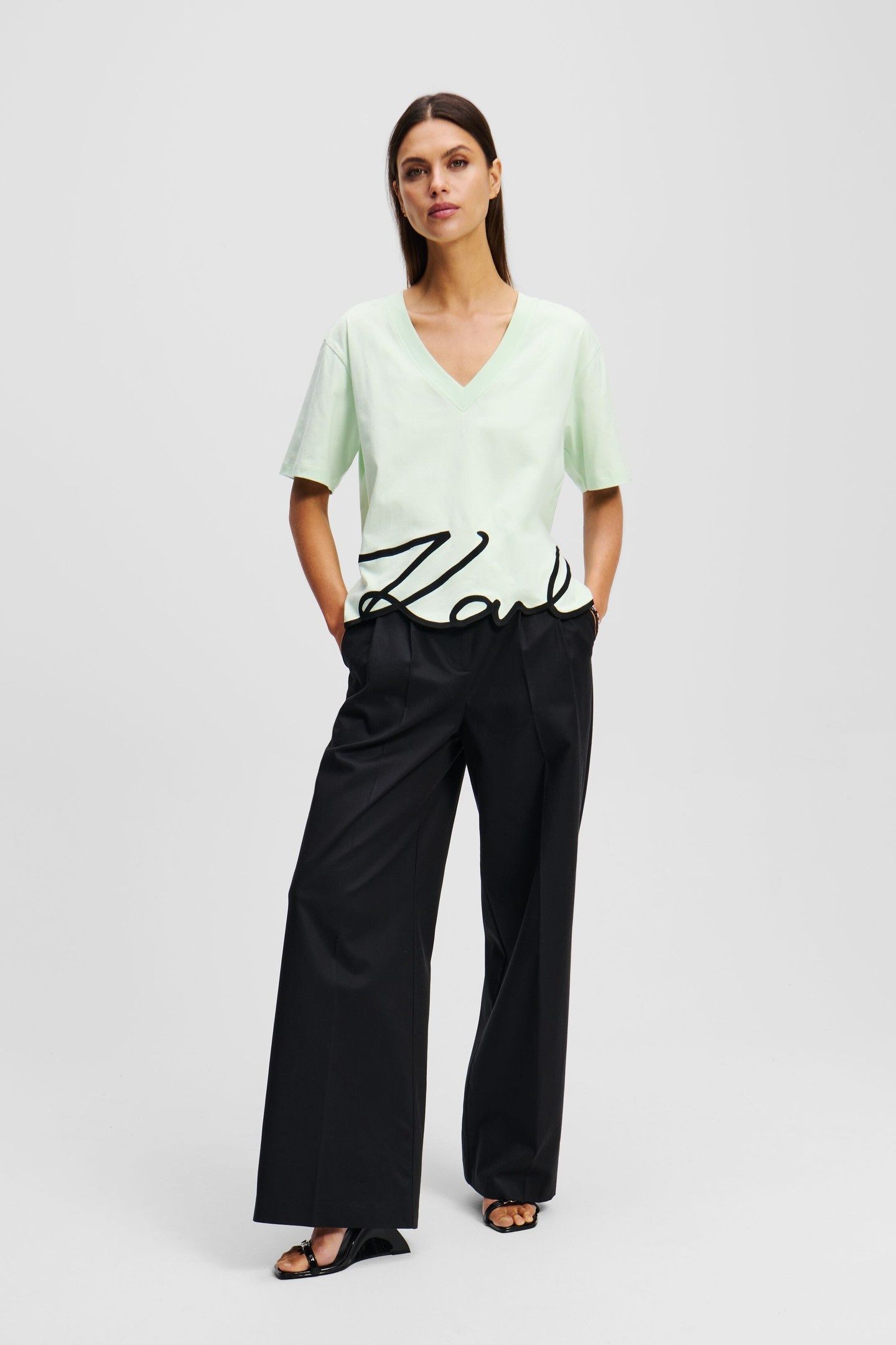 KARL SIGNATURE HEM V-NECK TSHIRT SPRAY 2