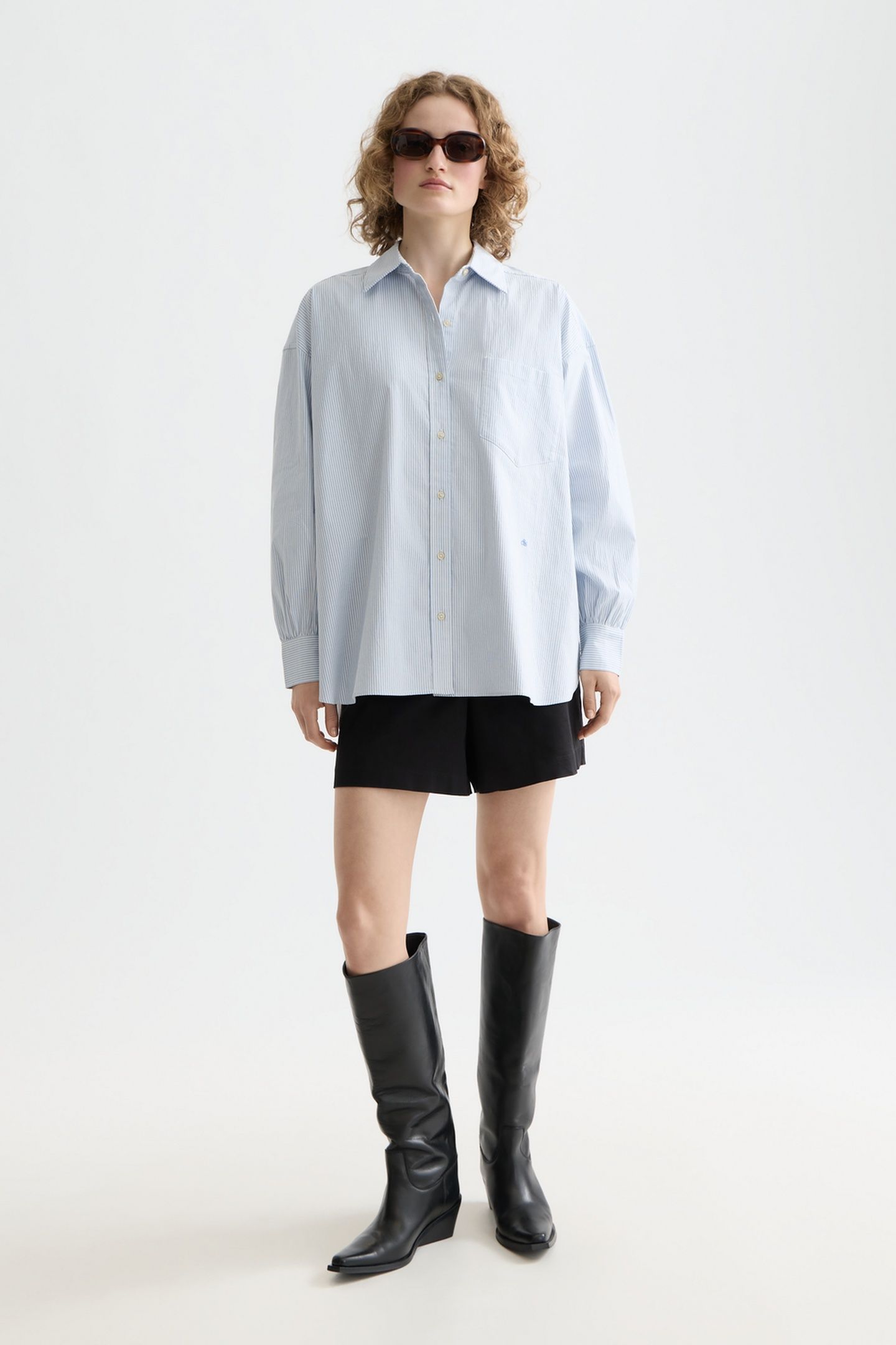 GIRLFRIEND OXFORD STRIPES SHIRT WHITE AND BLUE STRIPE 2