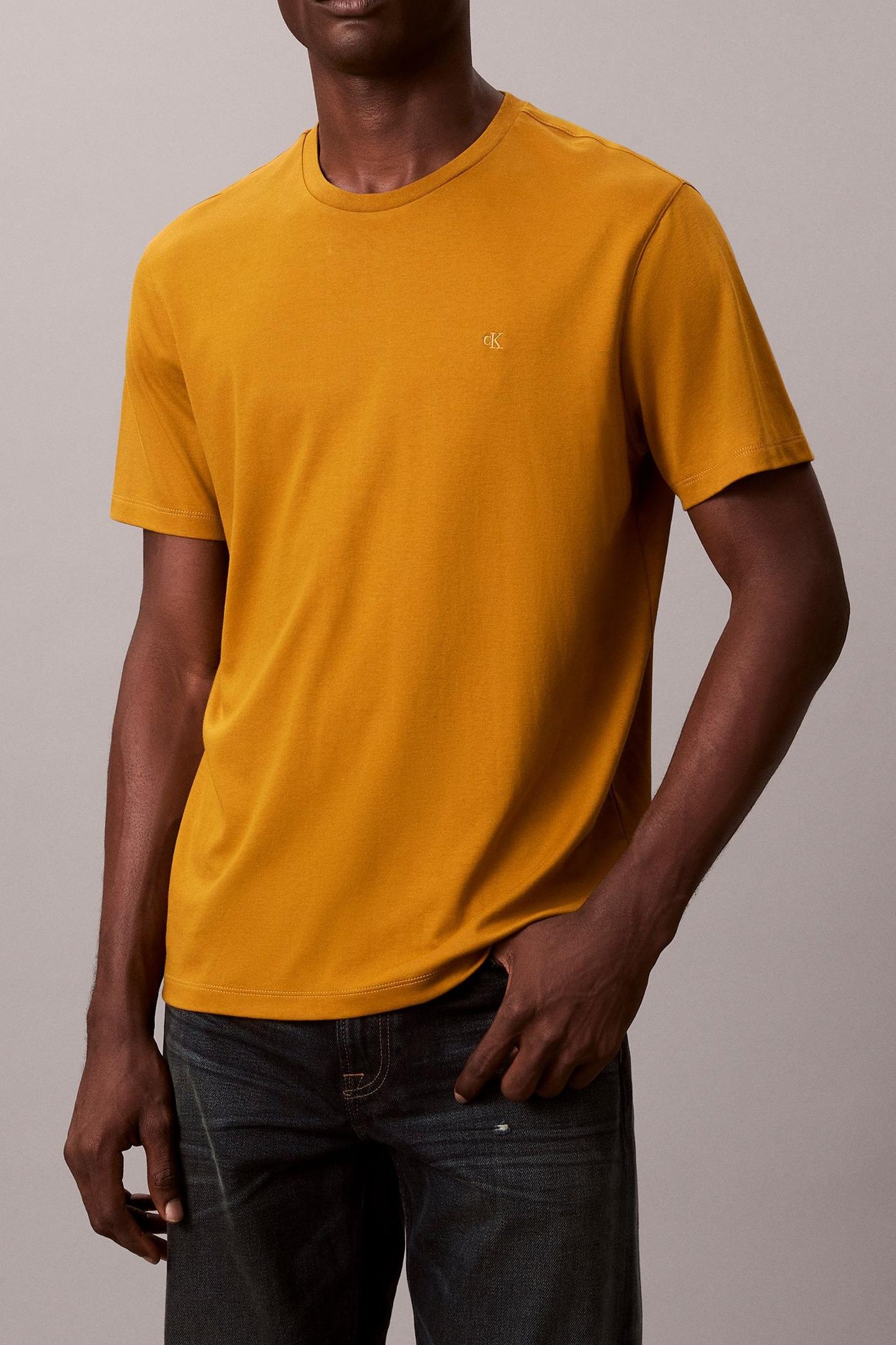 SS SUPIMA CHEST EMB TEE FIELD MOSS 1