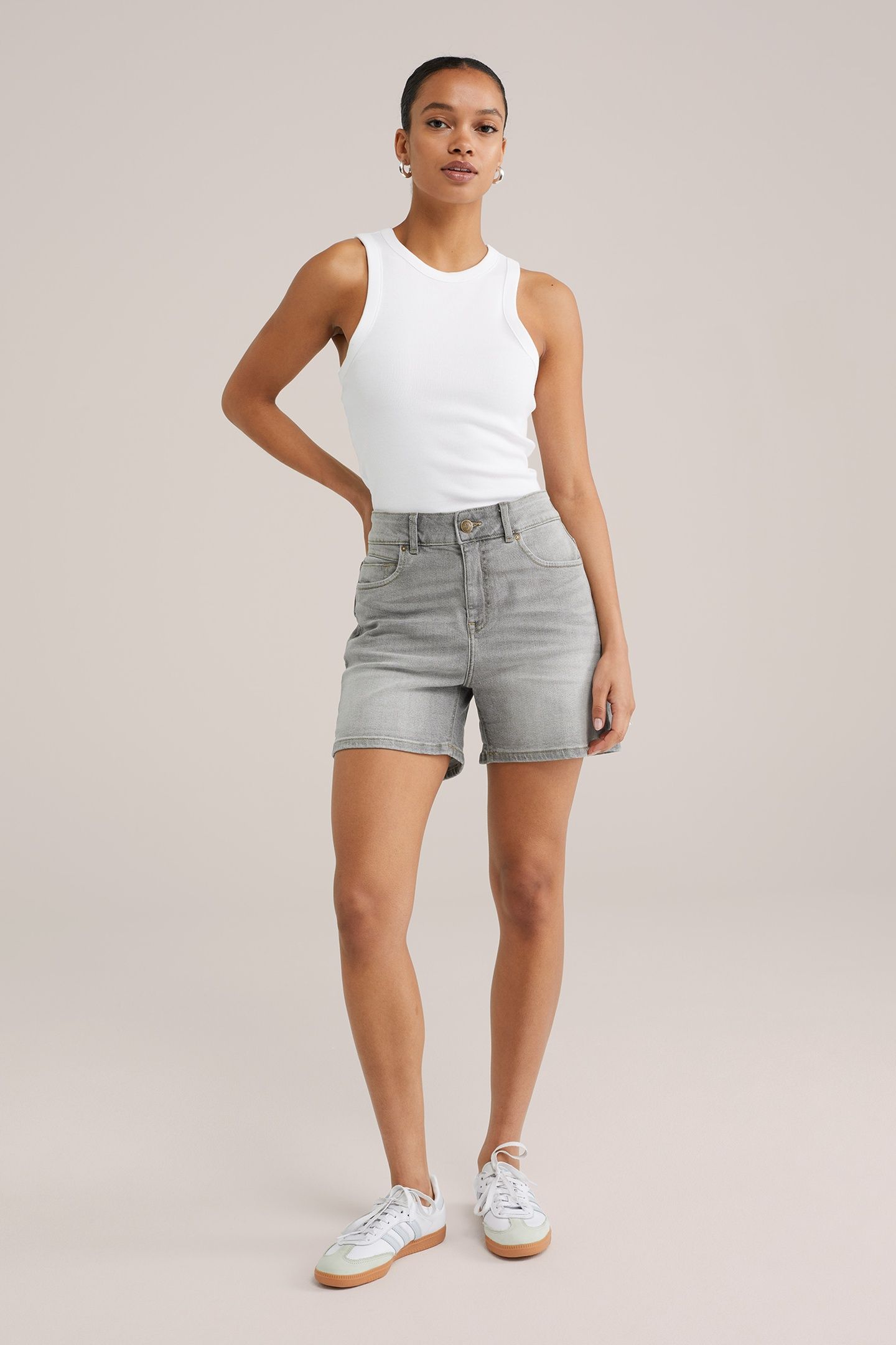SHORT GREY 3