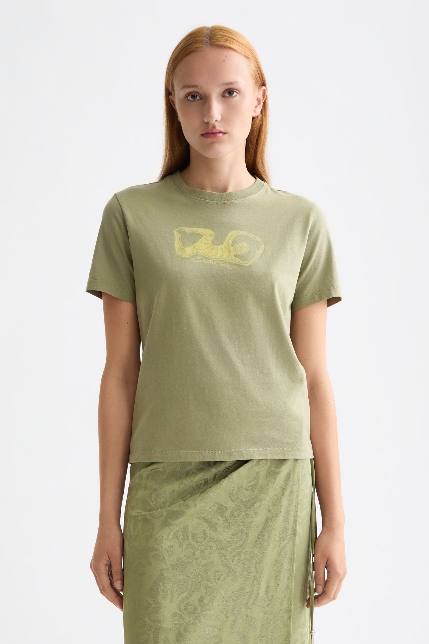 CHEST ARTWORK REGULAR FIT T-SHIRT OIL GREEN 1