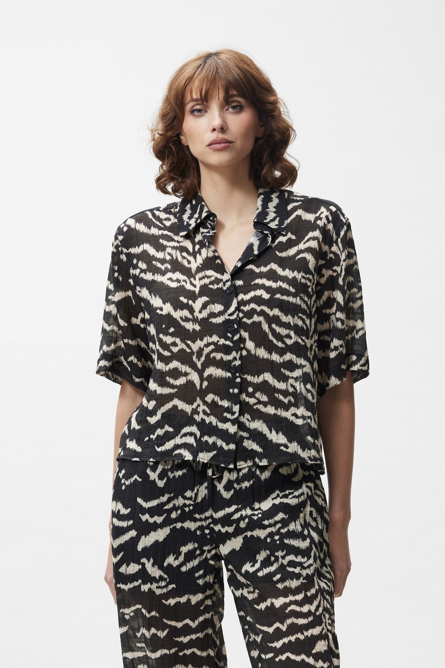 SHORT SLEEVE TIGER BLOUSE BLACK 1