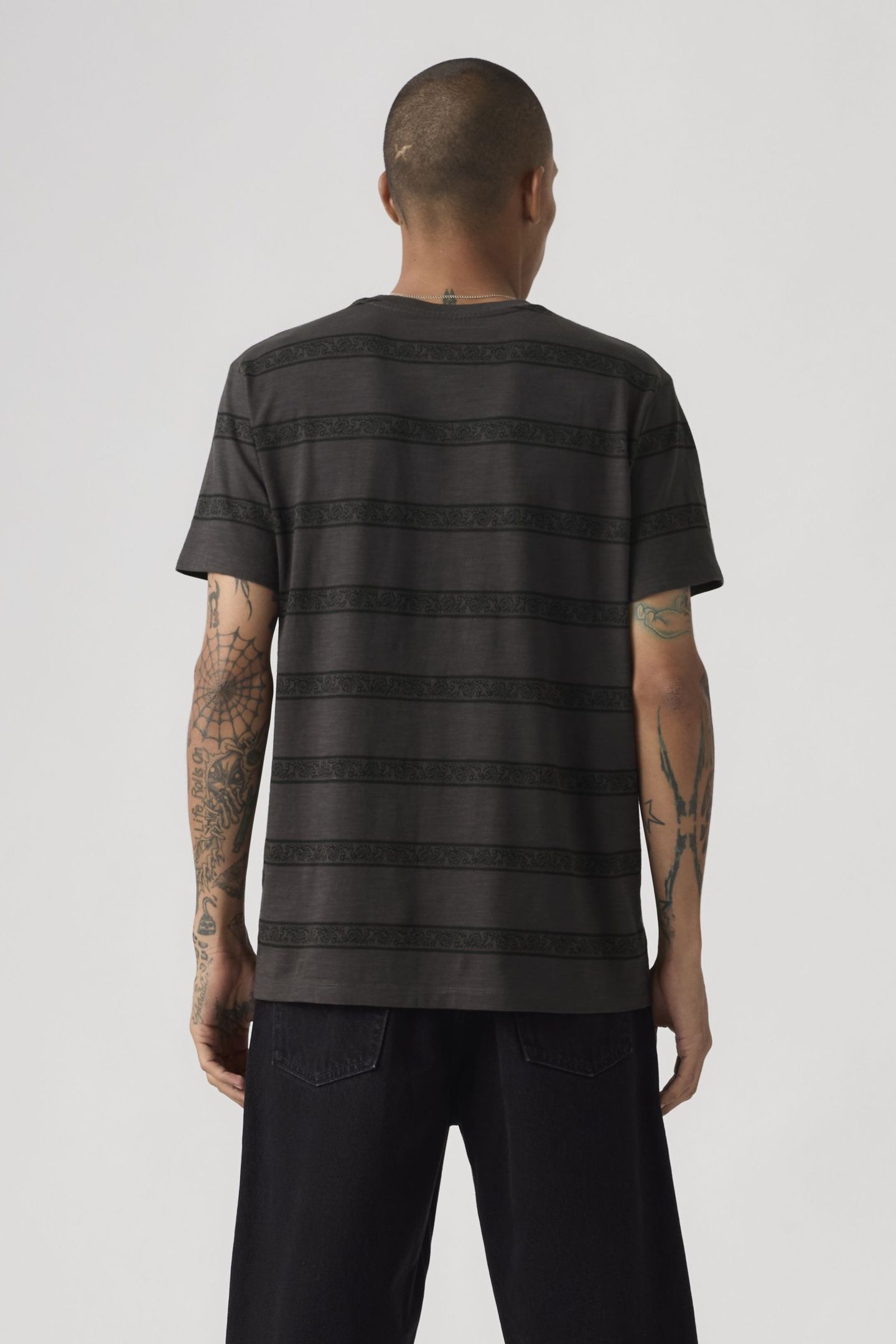 SS CLASSIC POCKET TEE KABIR PAISLEY STRI 4