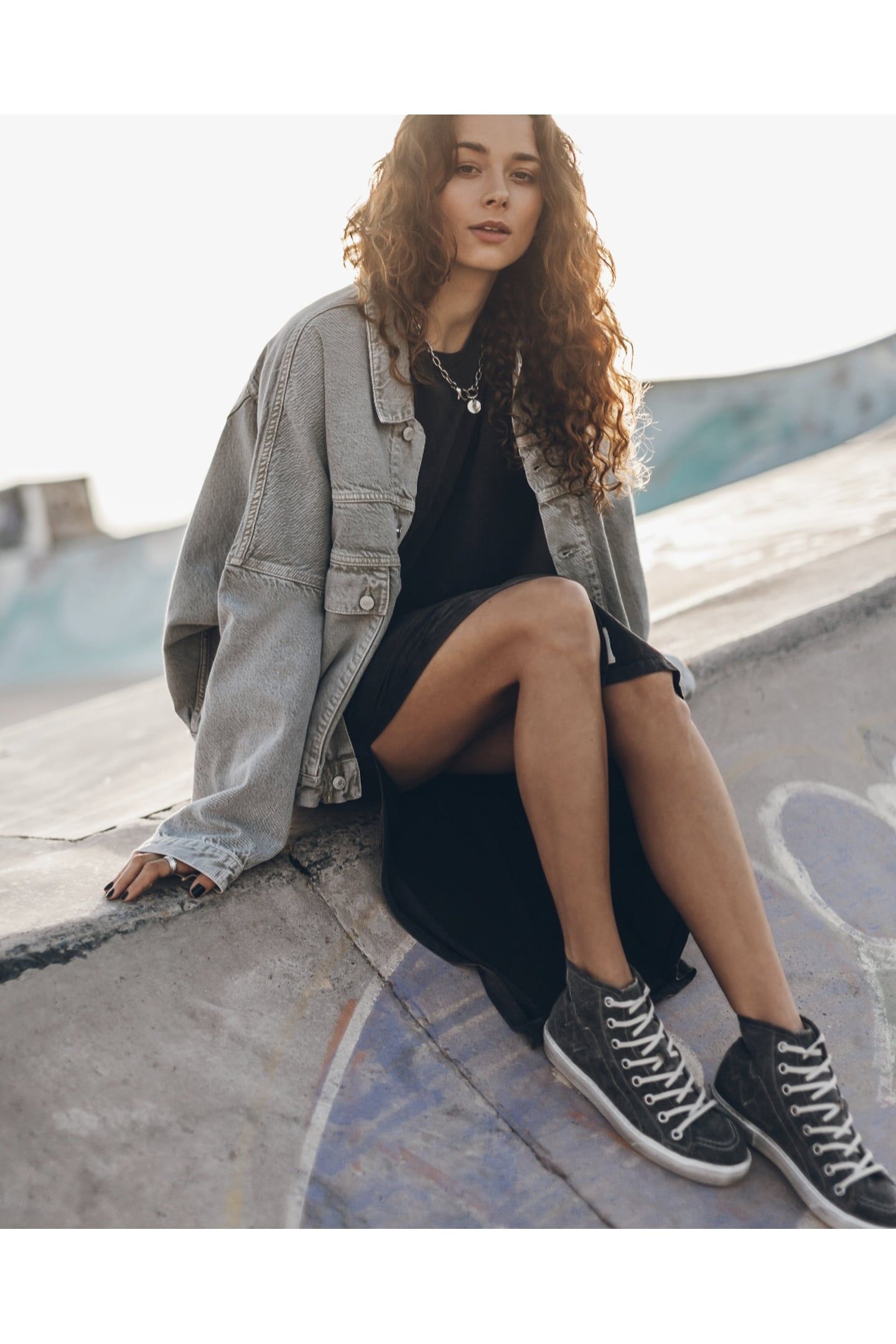 THE DARK CANVAS SNEAKERS 1